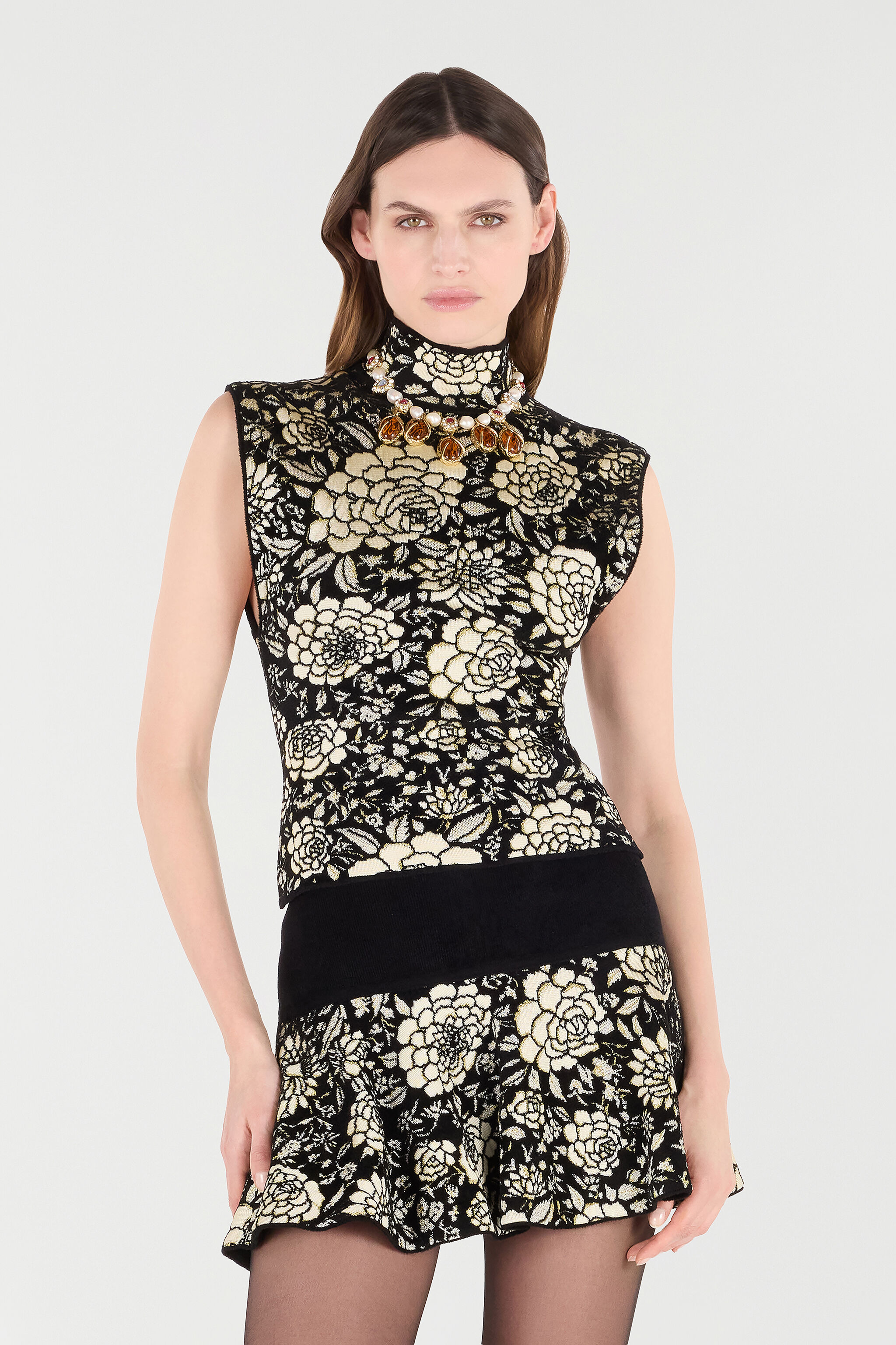 Knitted Top With Jacquard Floral Pattern - 3