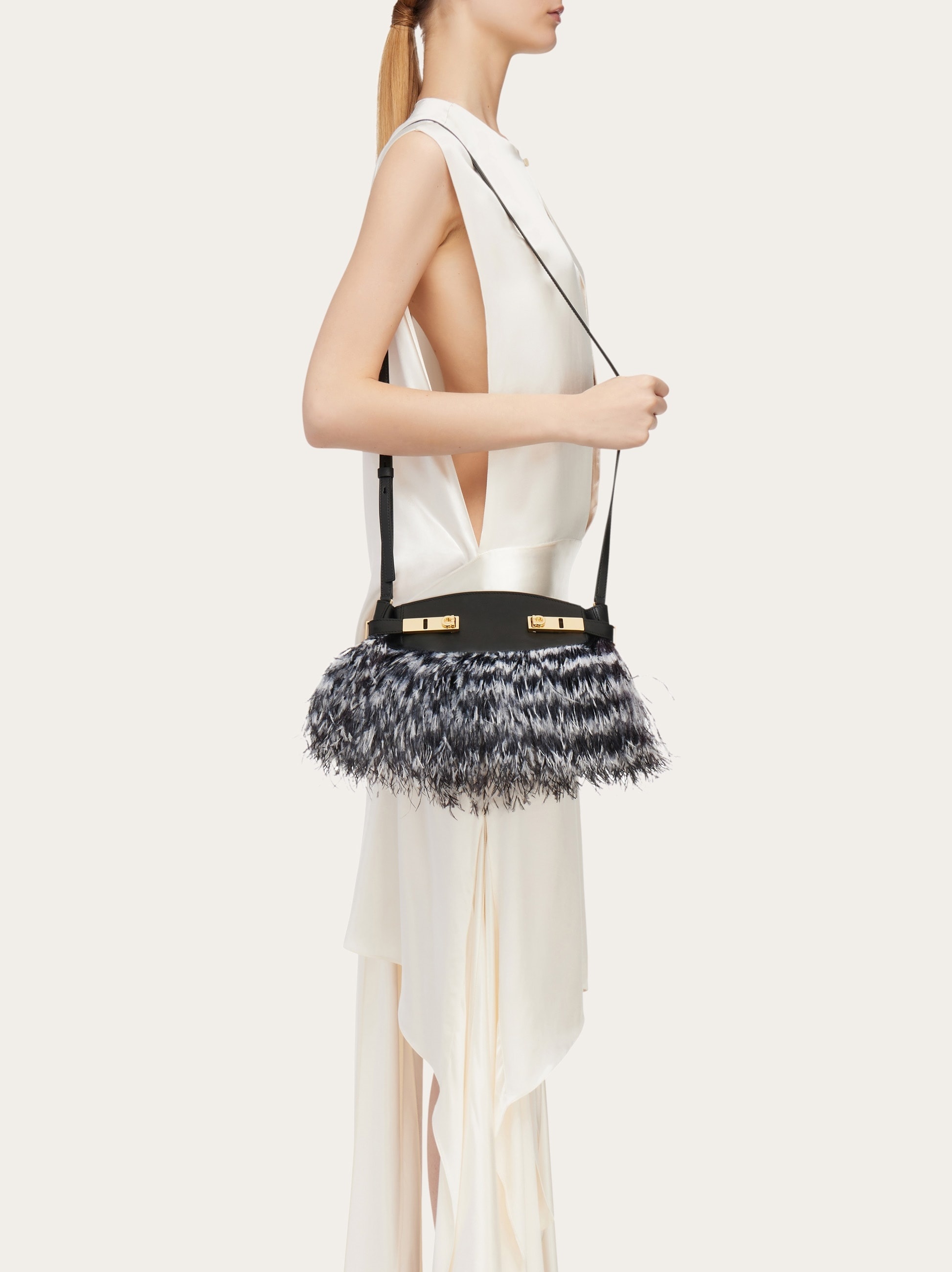 Hug crossbody bag with feathers (S) - 3