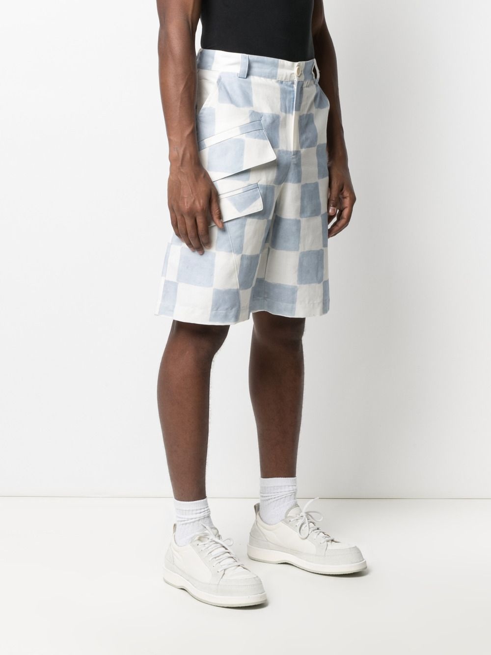 checkerboard-pattern cargo shorts - 3