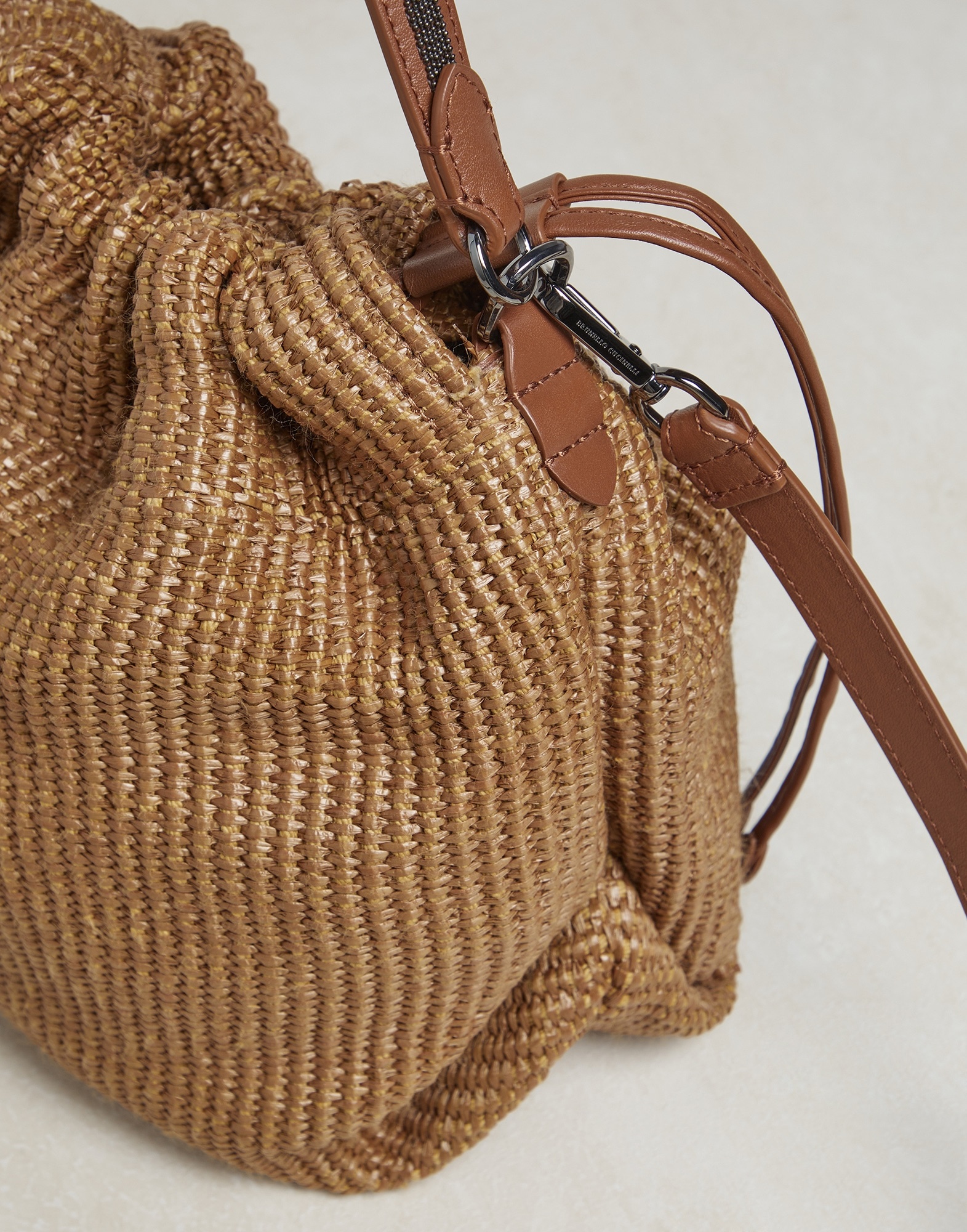 Techno raffia bucket bag with shiny handle - 3