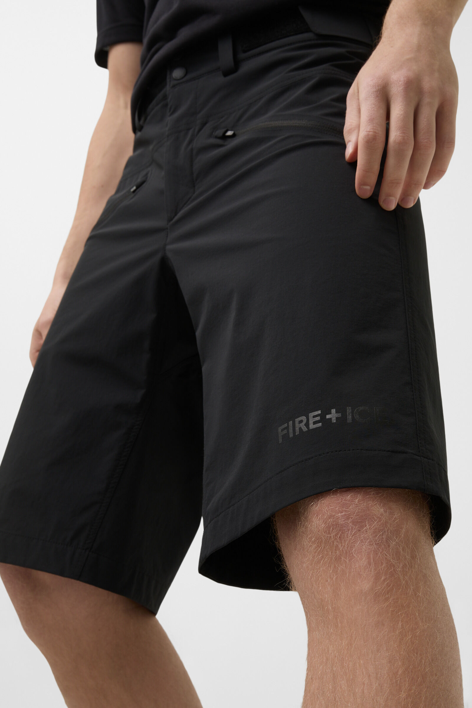 Cewan functional shorts in Black - 5