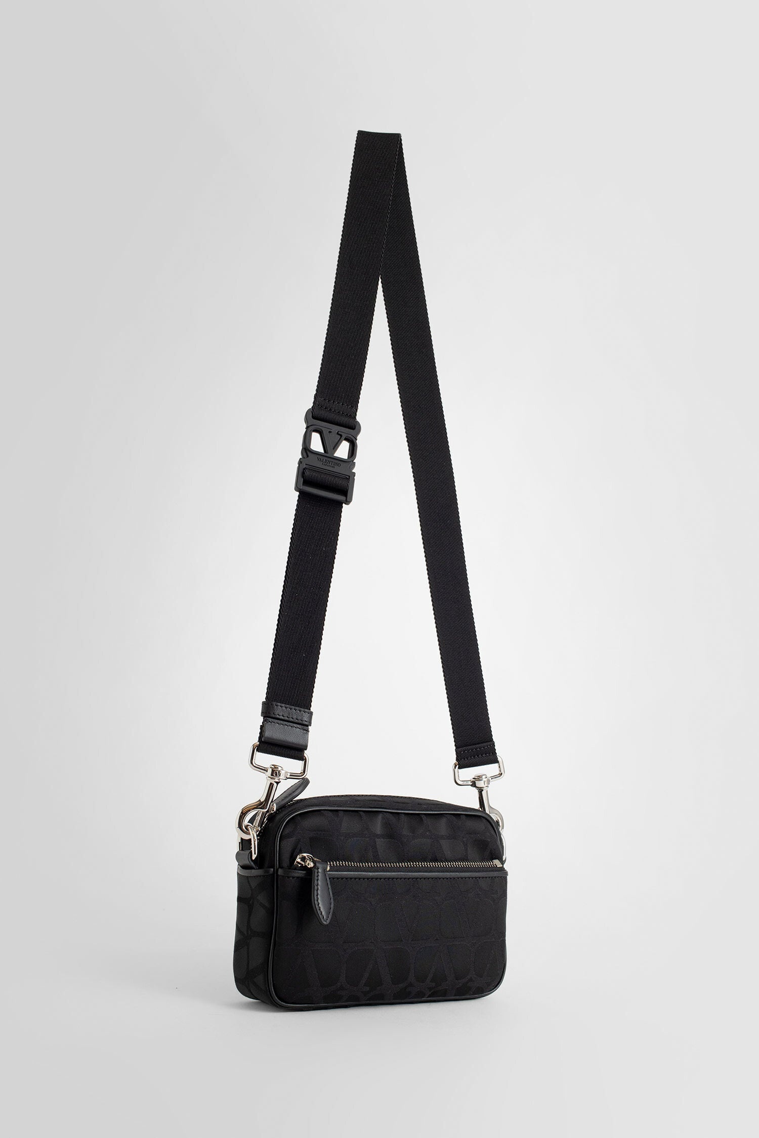 ショルダーバッグ VALENTINO Men Shoulder bag Black 6Y2B0D22NHZ 0NO VALENTINO GARAVANI: Bags men - Black | Valentino Garavani