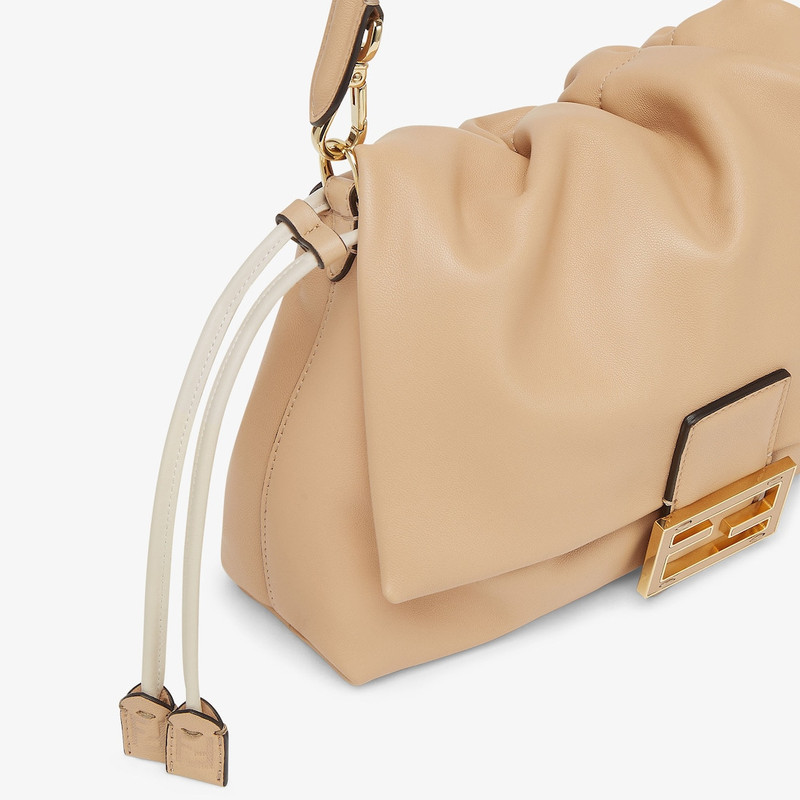 FENDI Mamma Baguette Medium outlook
