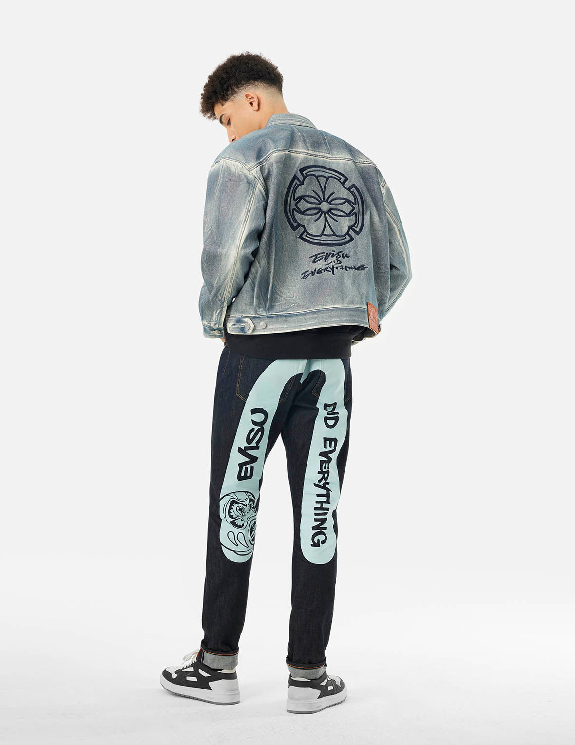 KAMON AND SEAGULL APPLIQUÉ WITH RUBBING PRINT FASHION FIT DENIM JACKET - 5