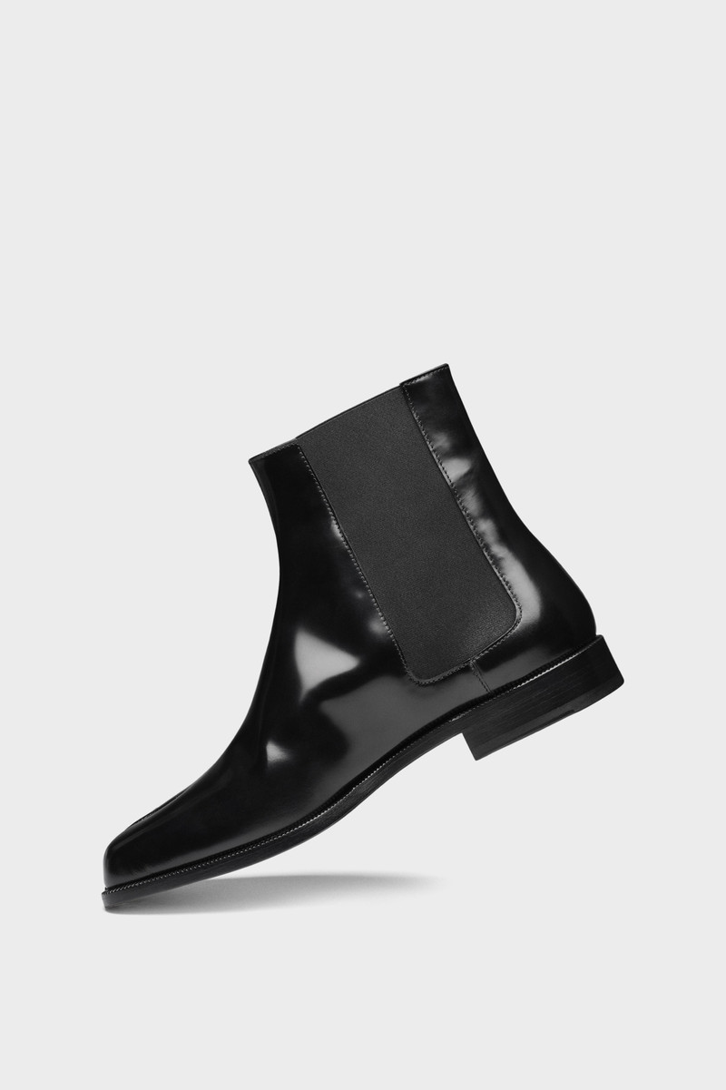 Maison Margiela Tabi Chelsea Boots outlook