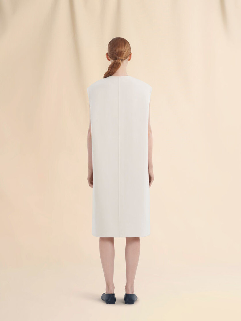 WHITE FELT SLEEVELESS JACKET 3