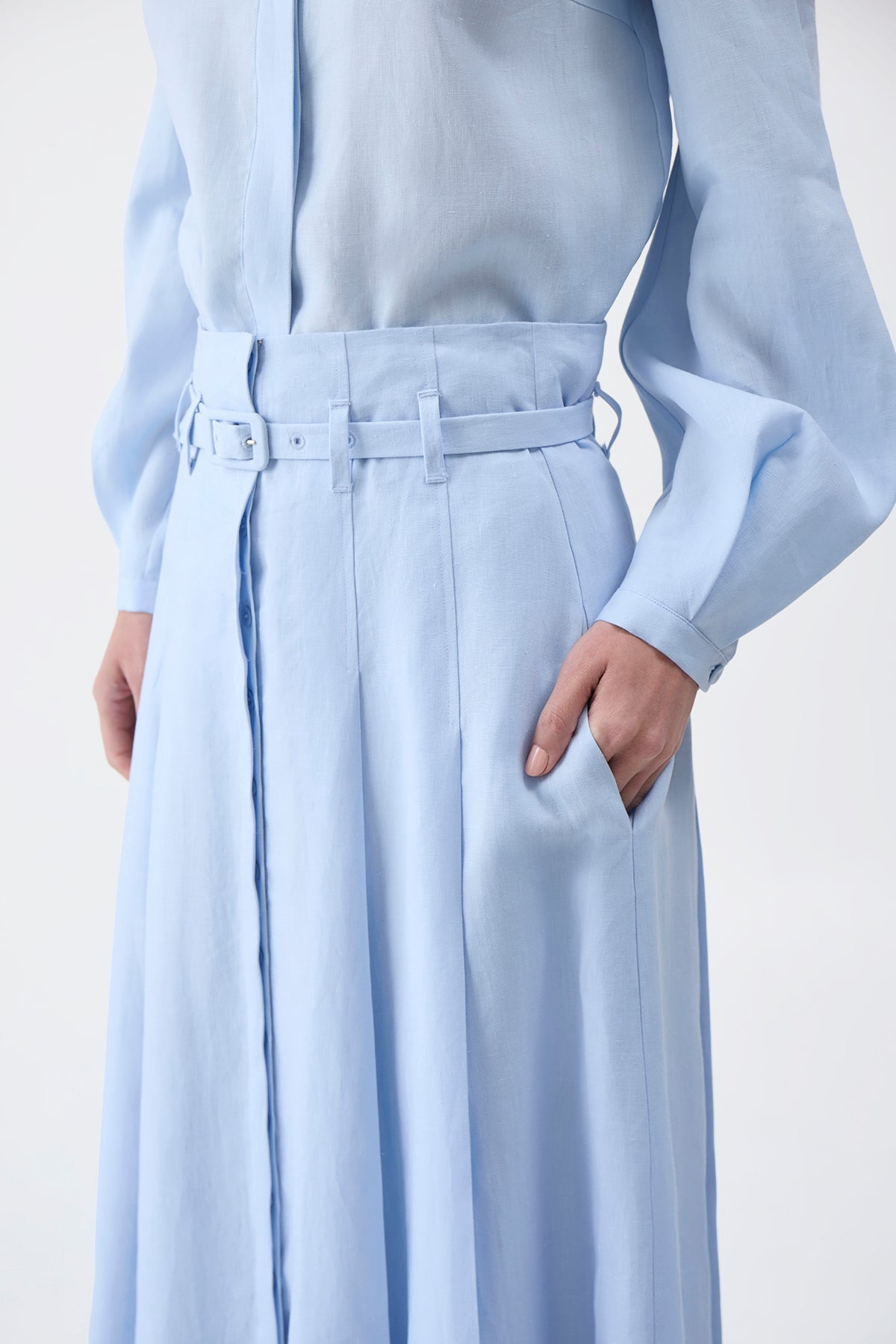 Dugald Pleated Skirt in Light Blue Aloe Linen - 5