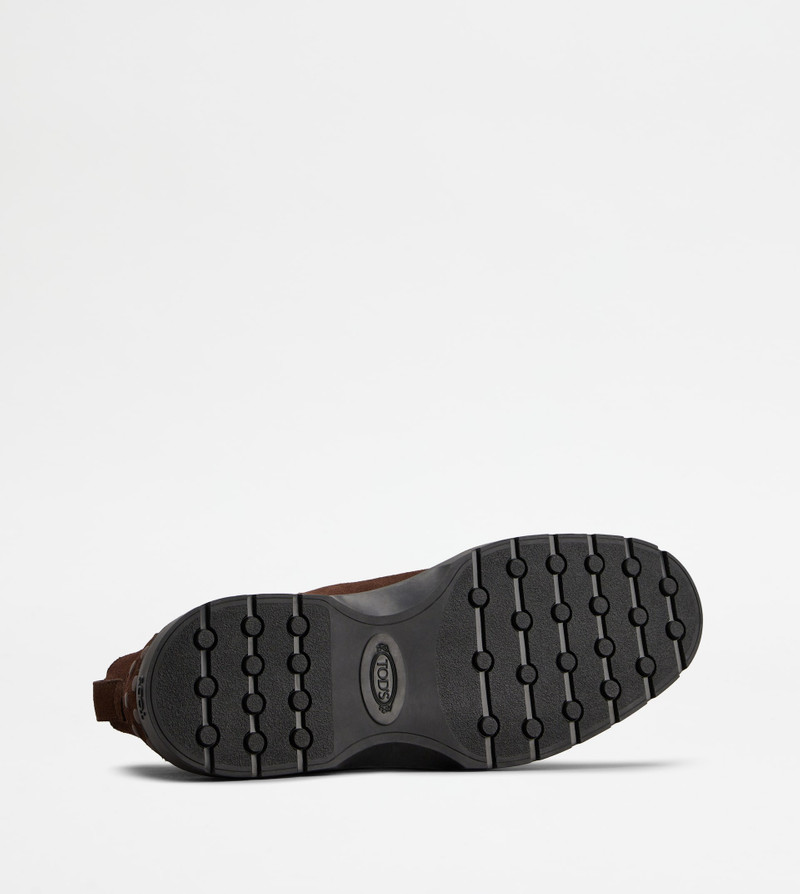 CHELSEA BOOTS IN SUEDE - BROWN 4