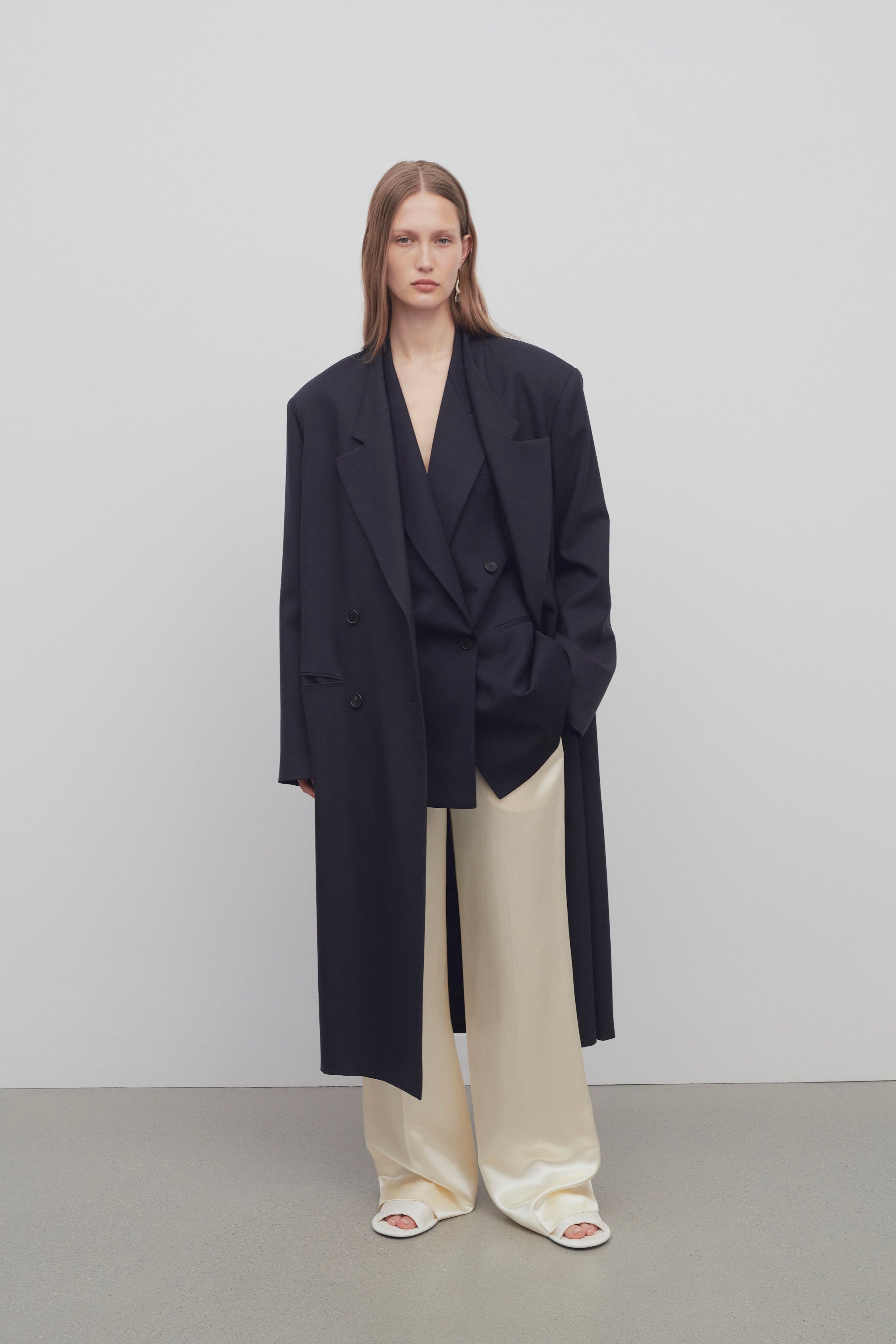 Indra Coat in Wool - 4