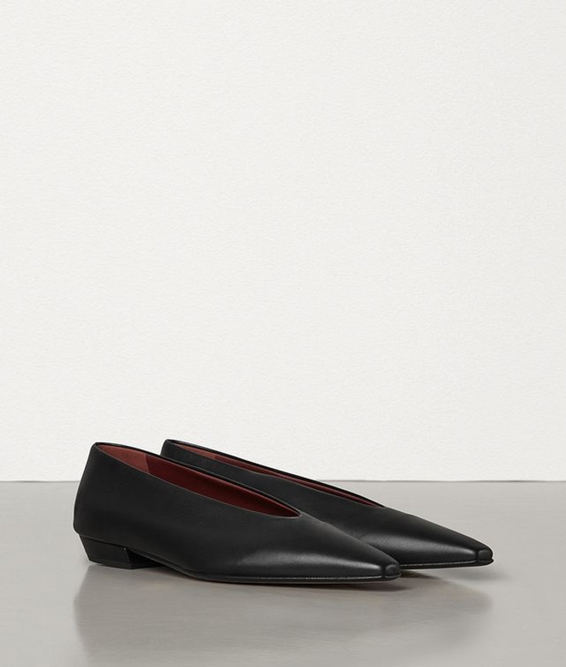 Bottega Veneta ALMOND FLATS outlook