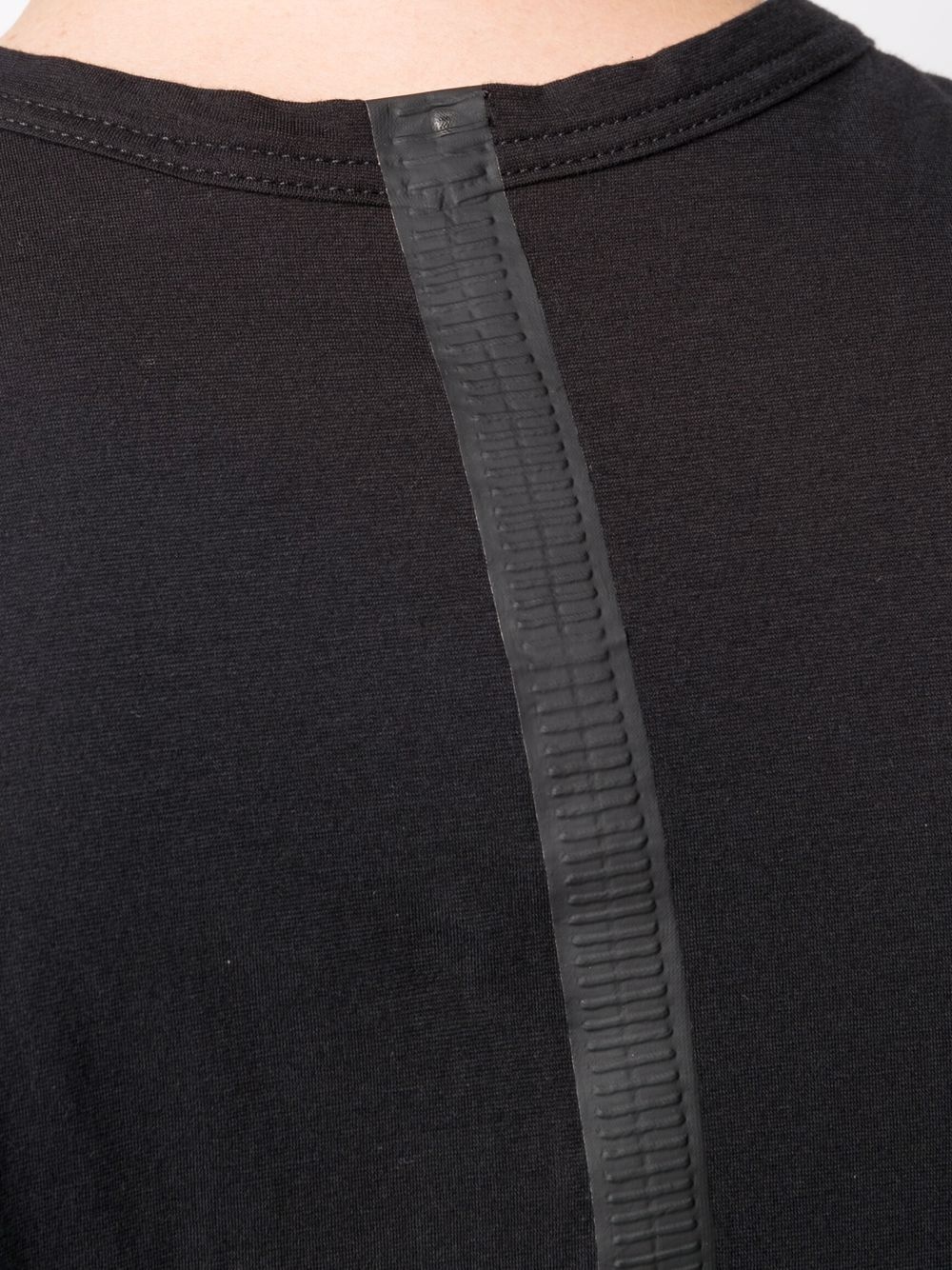 panelled contrast-trim T-shirt - 8
