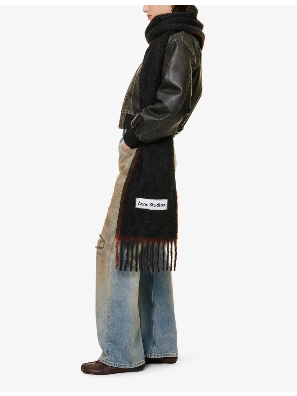 Logo-patch narrow textured-knit scarf - 2