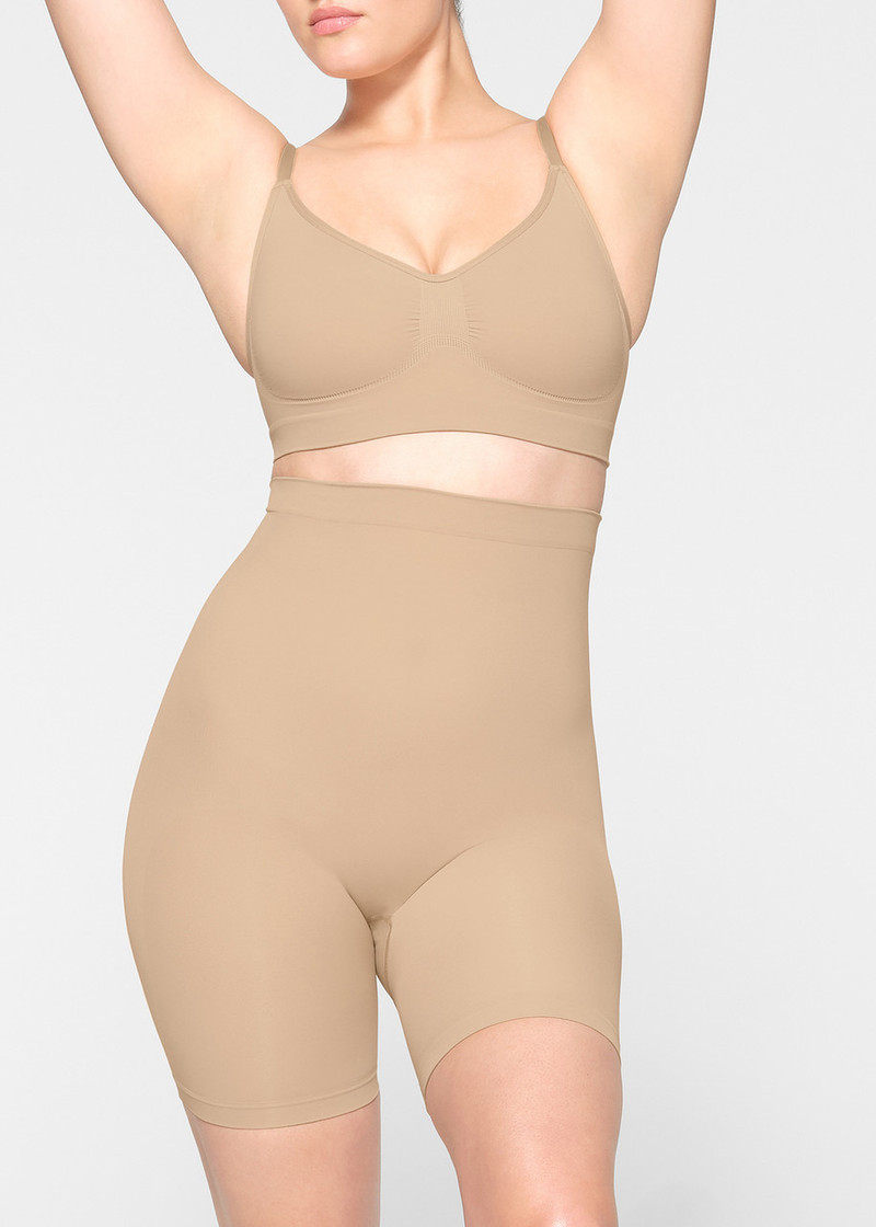 SKIMS Skims Seamless Sculpt Mid-thigh Shorts outlook