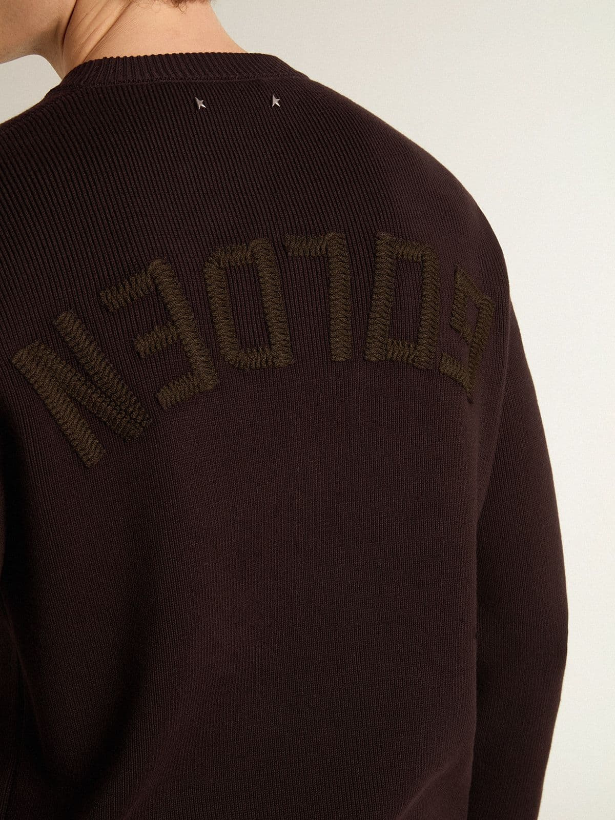 Men's brown crew-neck sweater with 'Golden' lettering on the back - 5