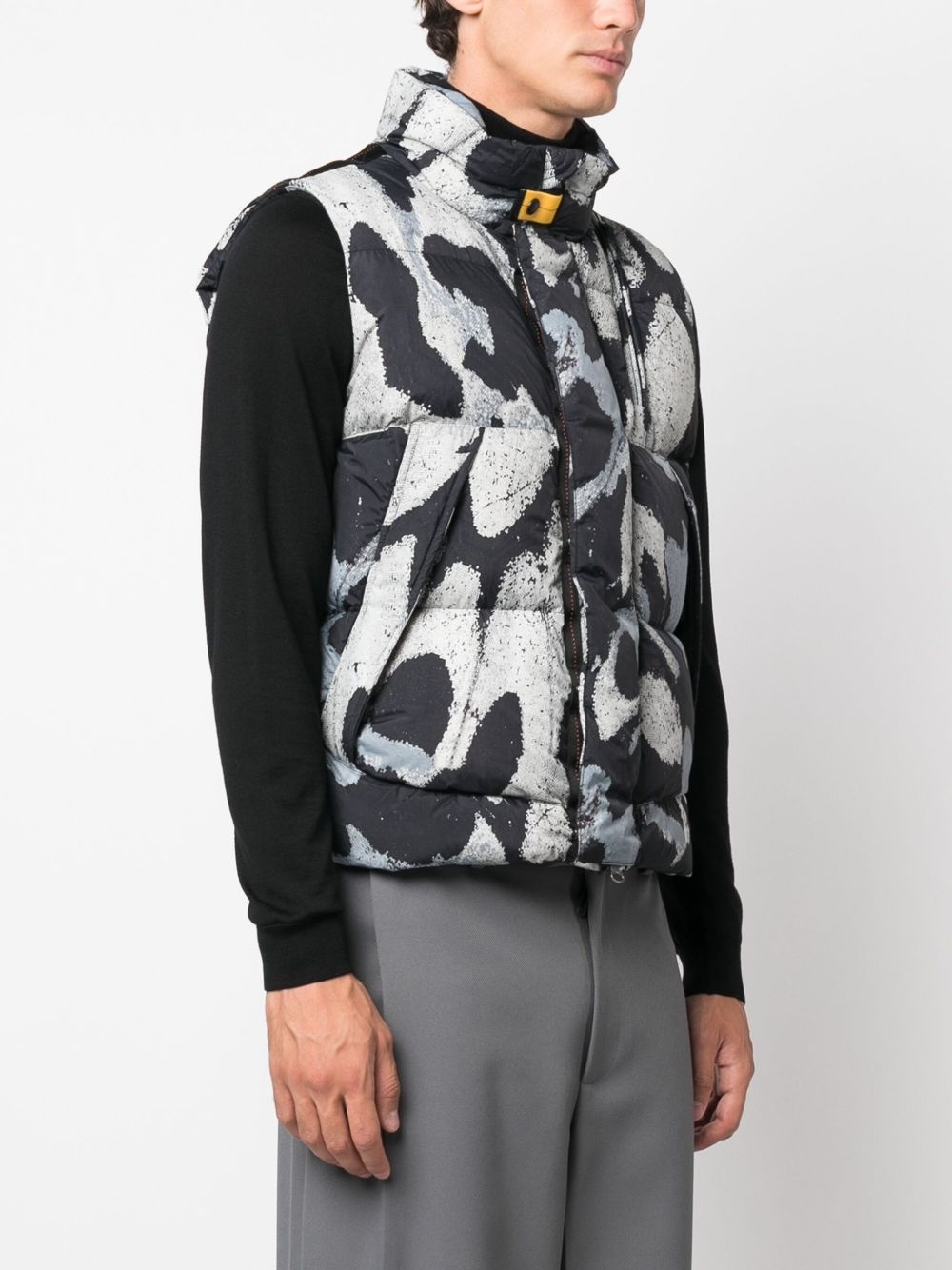 graphic-print padded gilet - 3