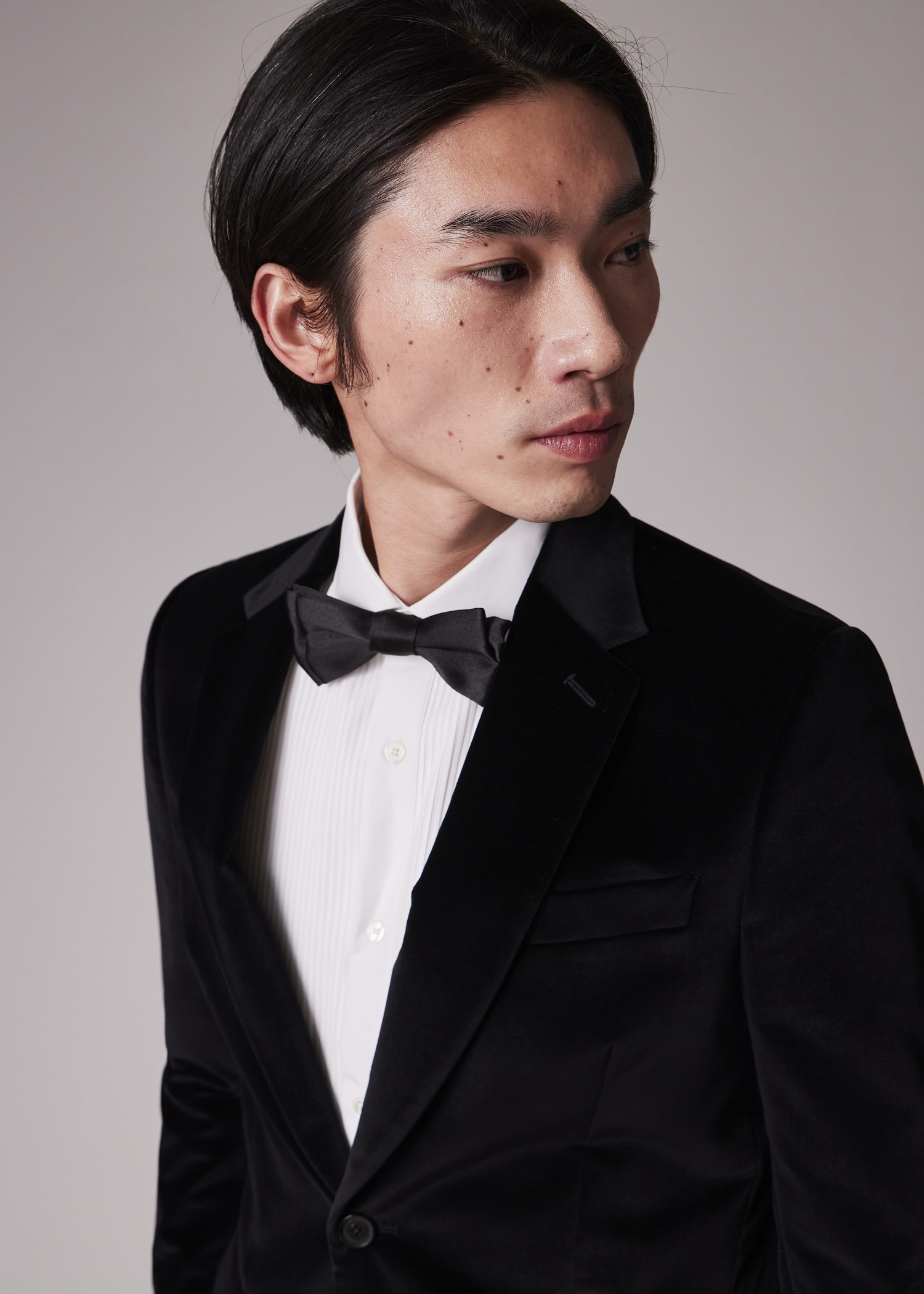 Tailored-Fit Black Velvet Blazer - 7