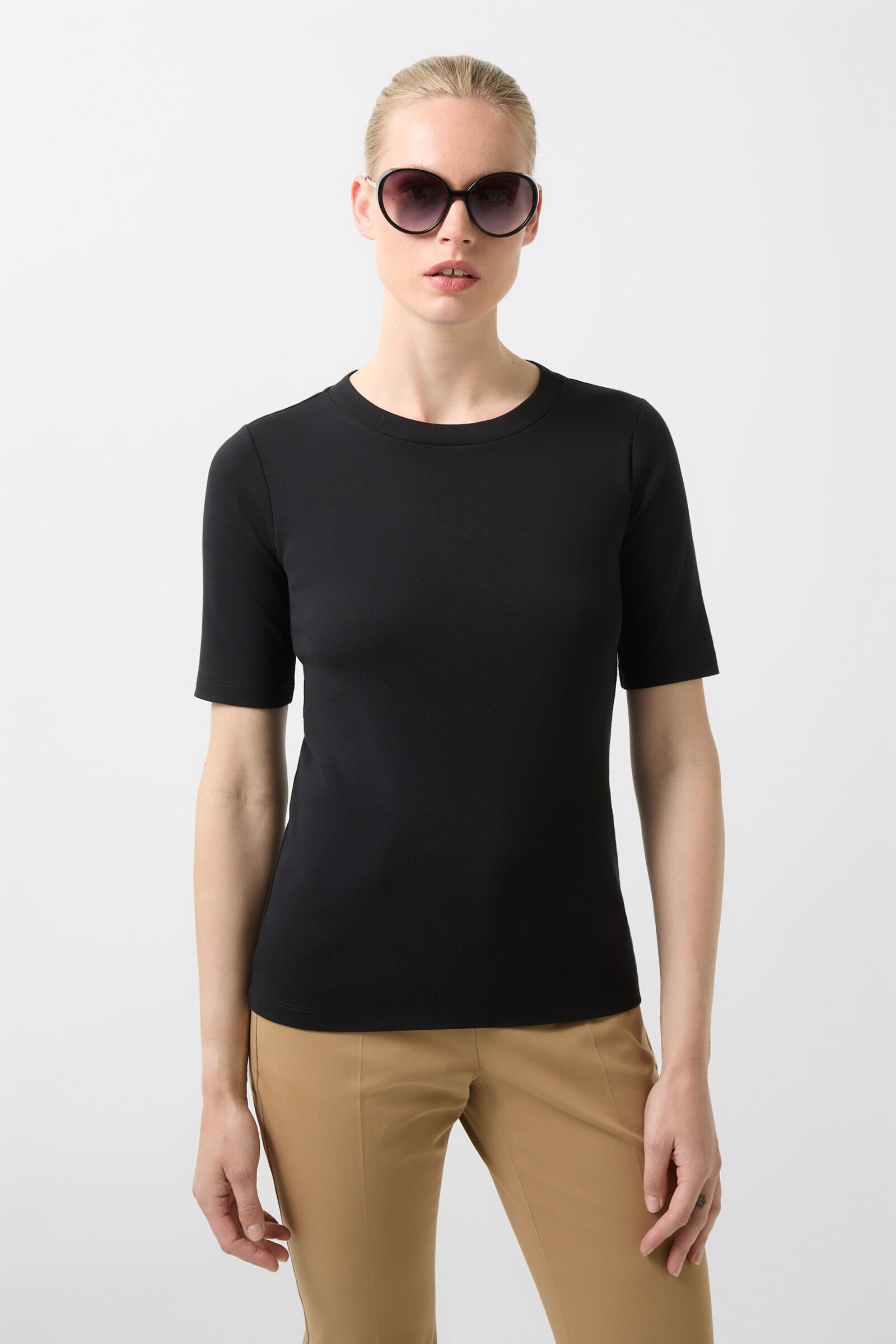 Nikini T-shirt in Black - 2