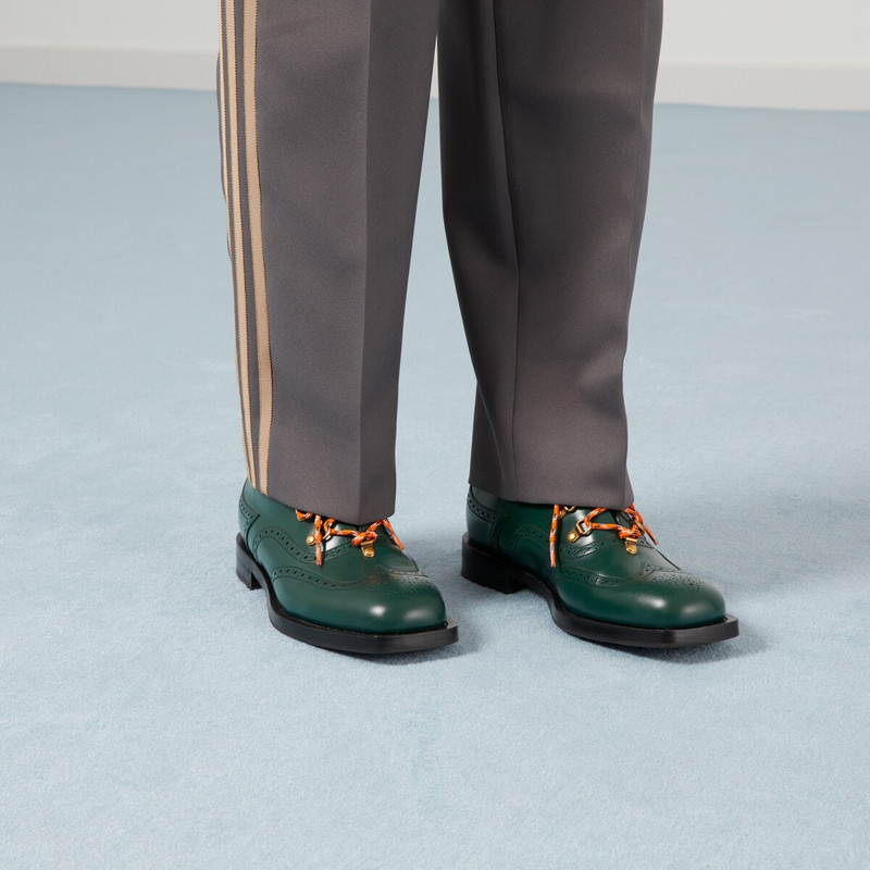 Men's lace-up shoe with brogue details 3