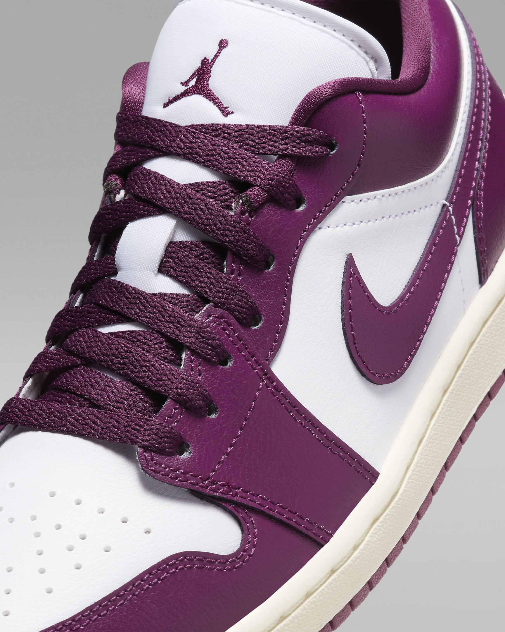 Air Jordan 1 Low Women's Shoes - 7