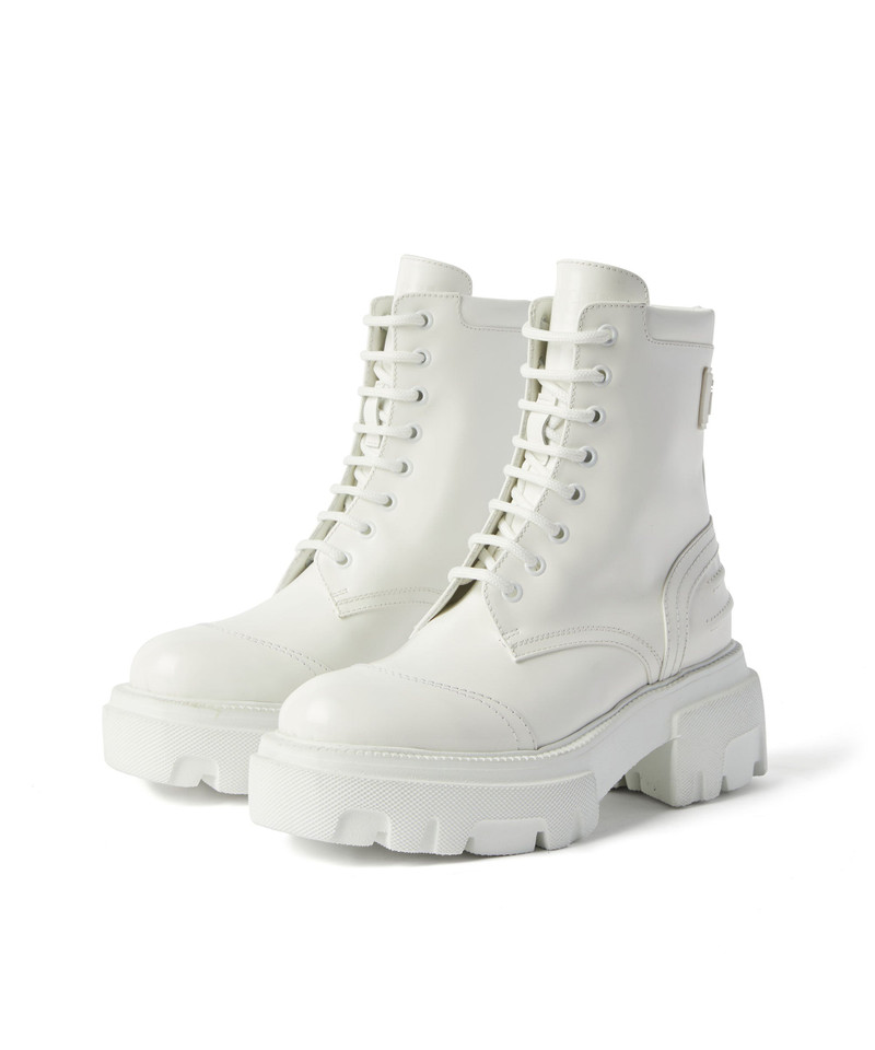 Track sole boot 2