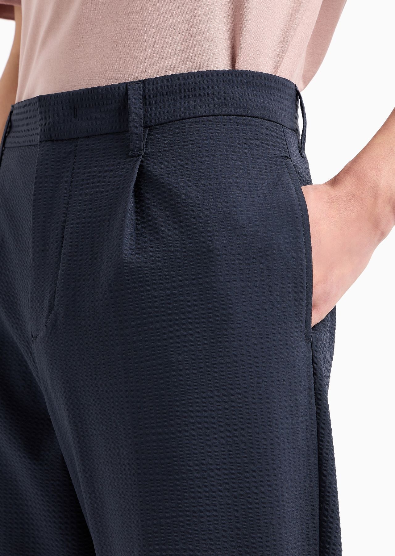 Pleated technical-seersucker fabric chinos - 5