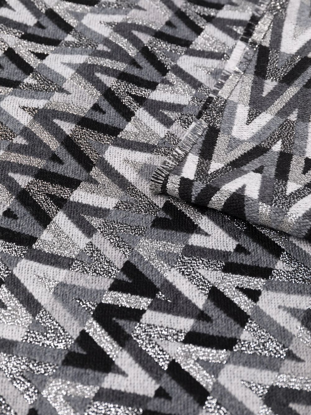 V optical logo fringed scarf - 3
