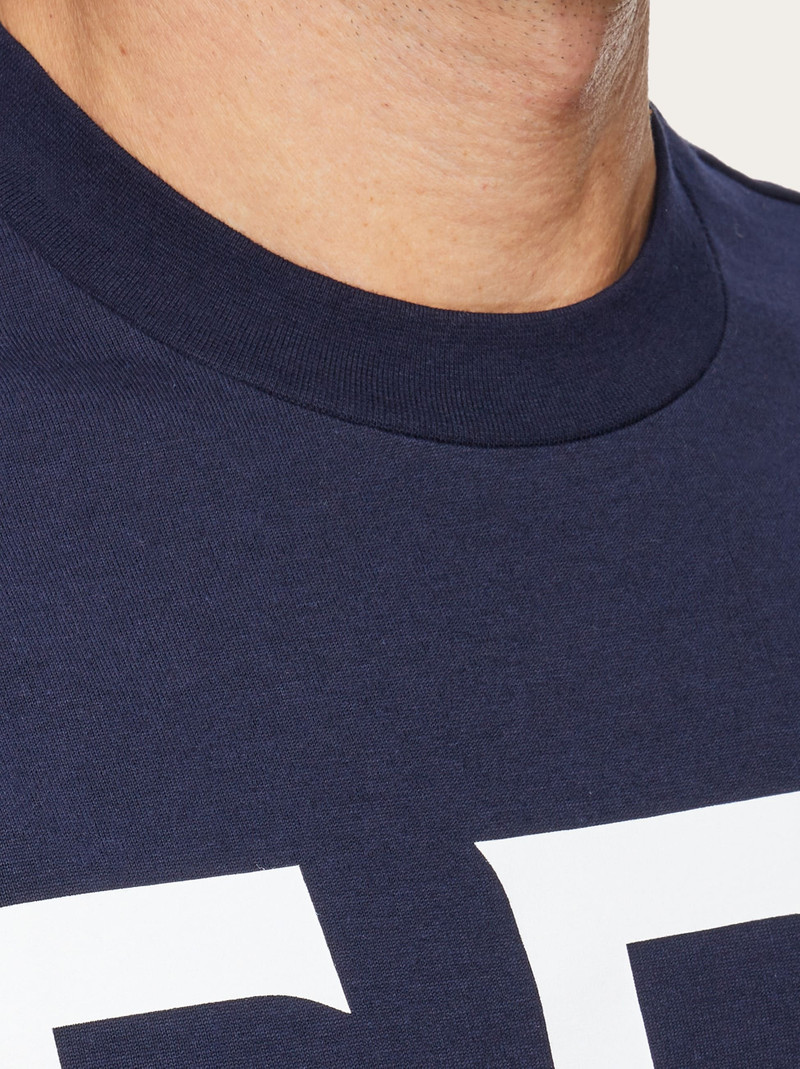 Short sleeved t-shirt with graphic logo 4