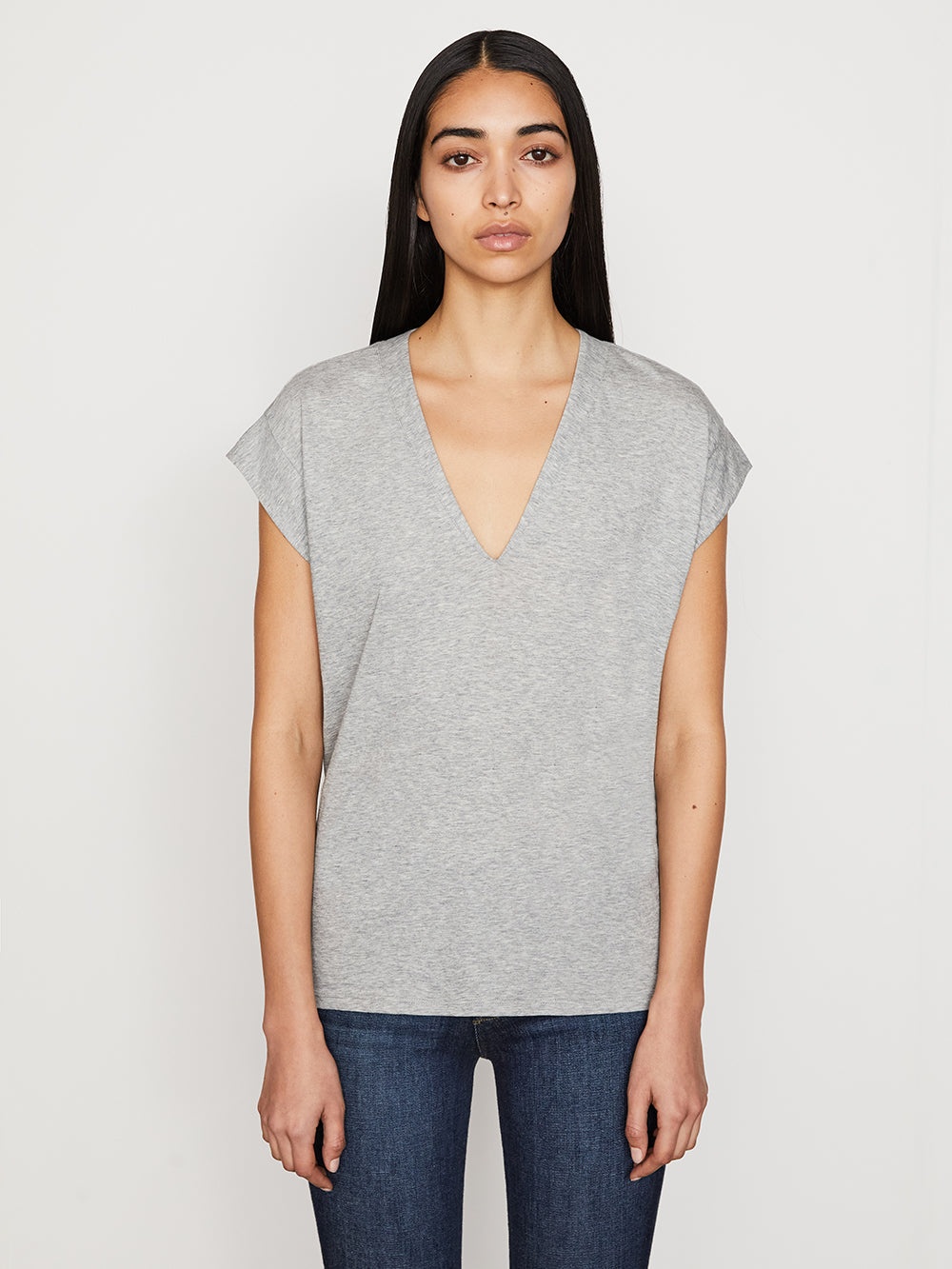 Le Mid Rise V Neck Tee in Gris Heather - 2