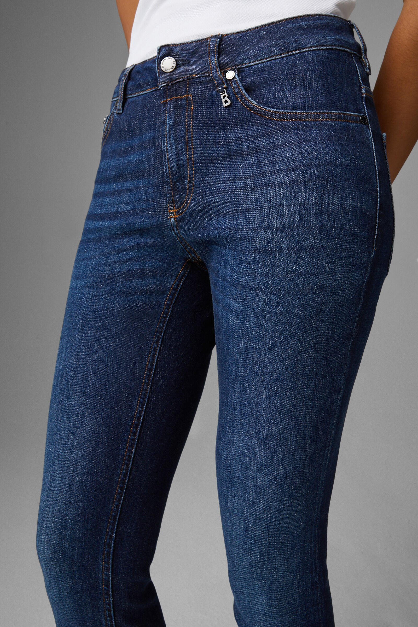 Bridget Girlfriend Fit Jeans in Dark denim blue - 6