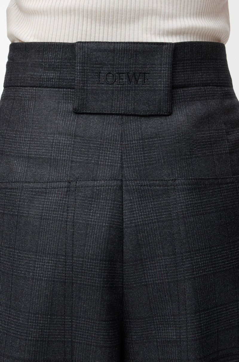 Cargo shorts in wool 5