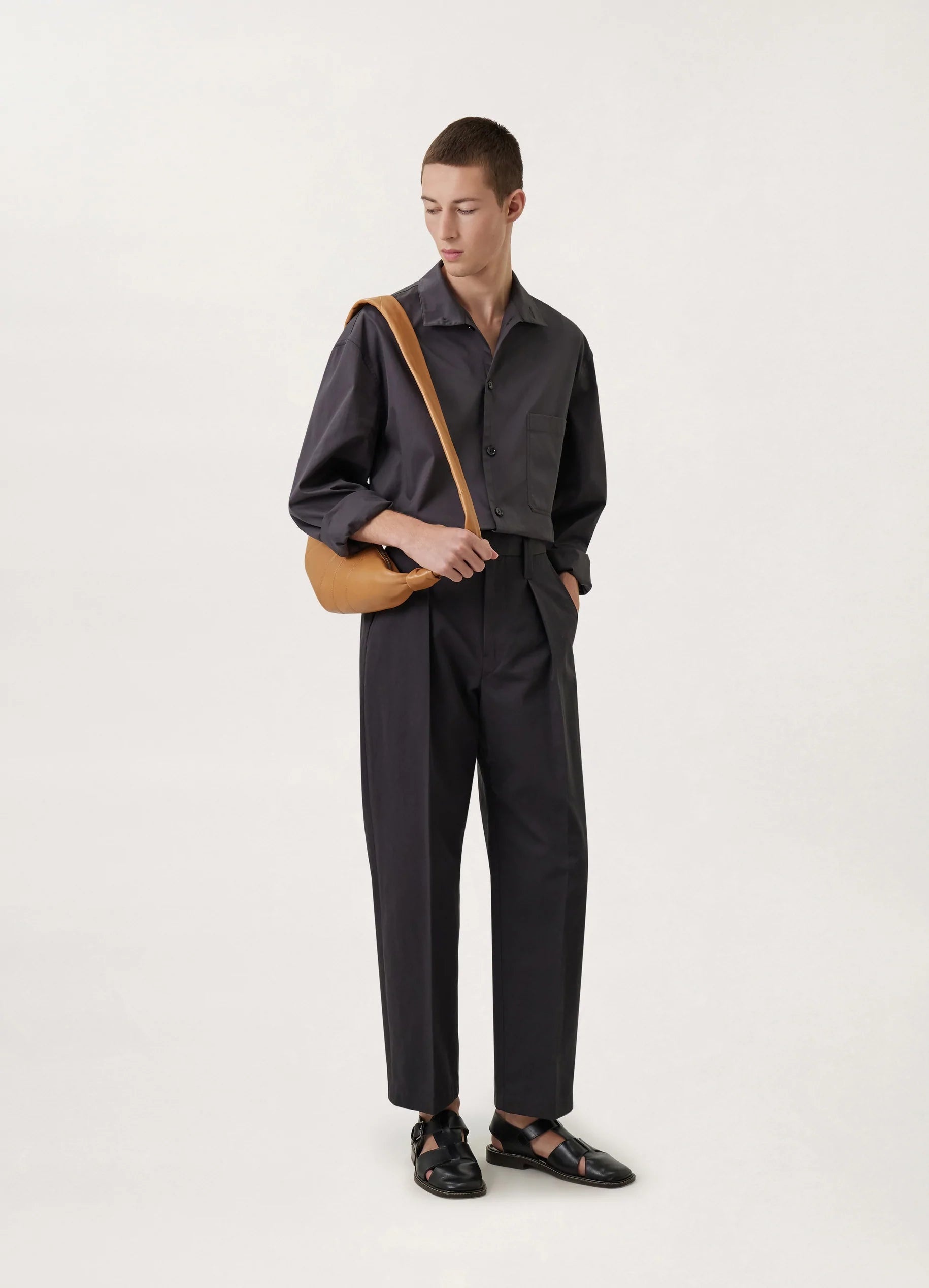 ONE PLEAT PANTS
LIGHT WOOL GABARDINE - 2