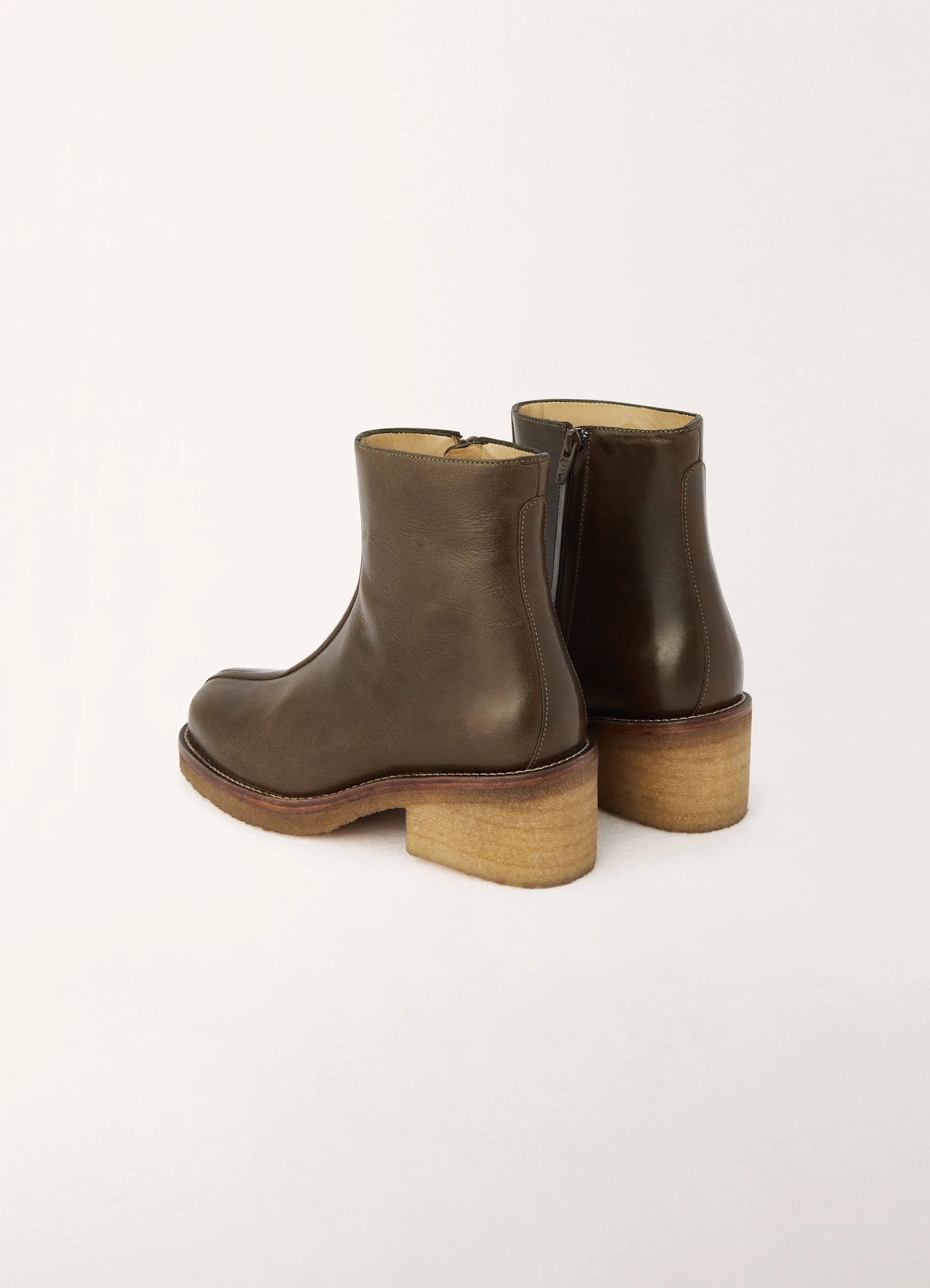 WOMEN PIPED HEELED BOOTS
VEGE TANNED LTH - 4