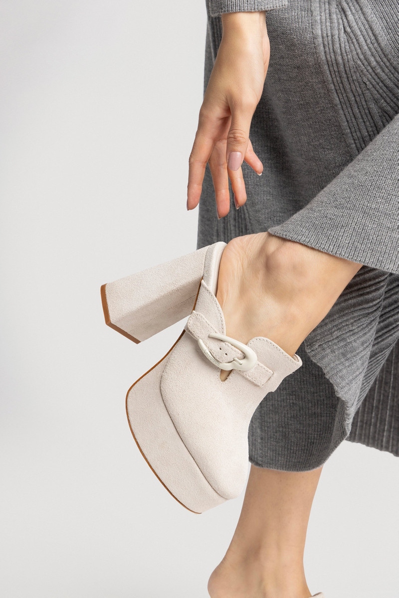 Larroudé Dolly Verona Clog In Mushroom Grey Suede outlook