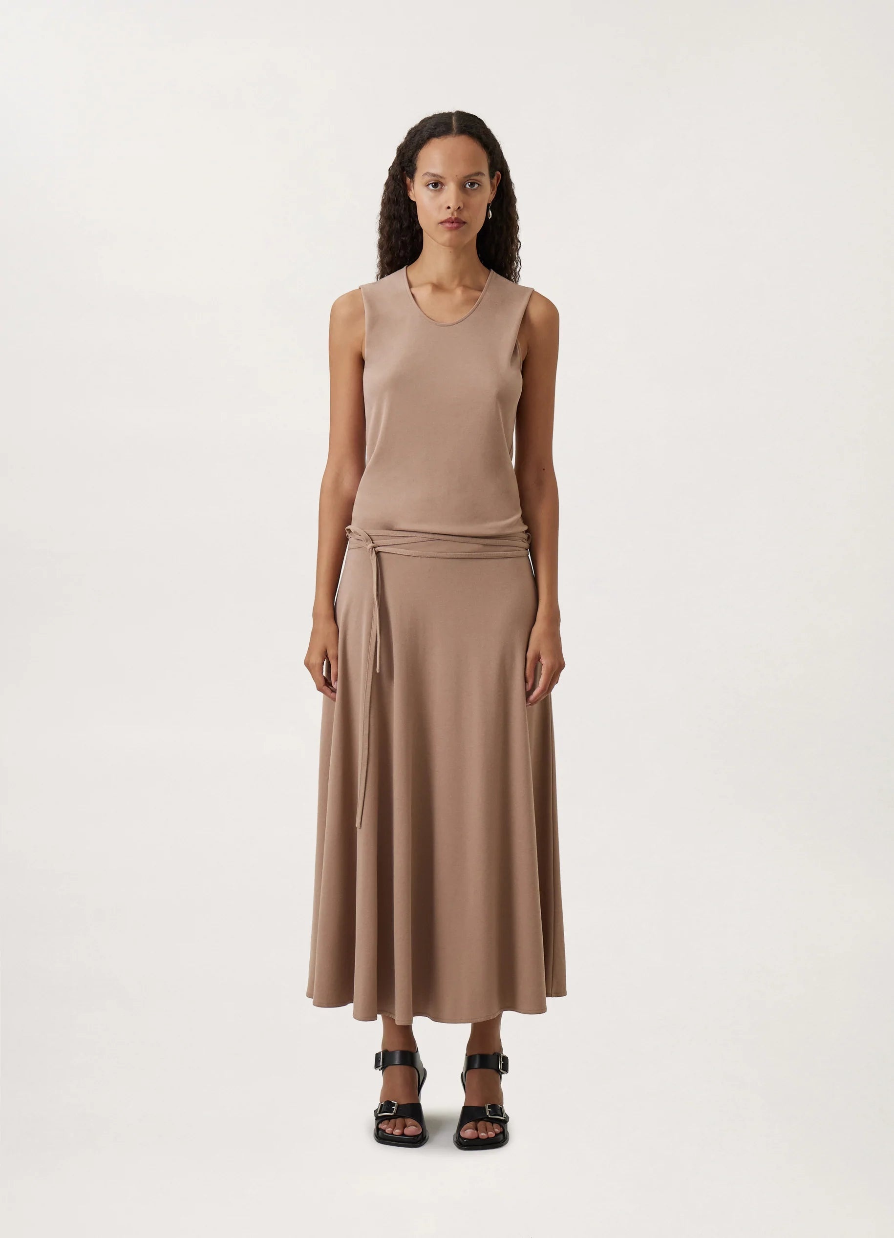 BELTED CREPE SLEEVELESS DRESS
CREPE JERSEY - 2