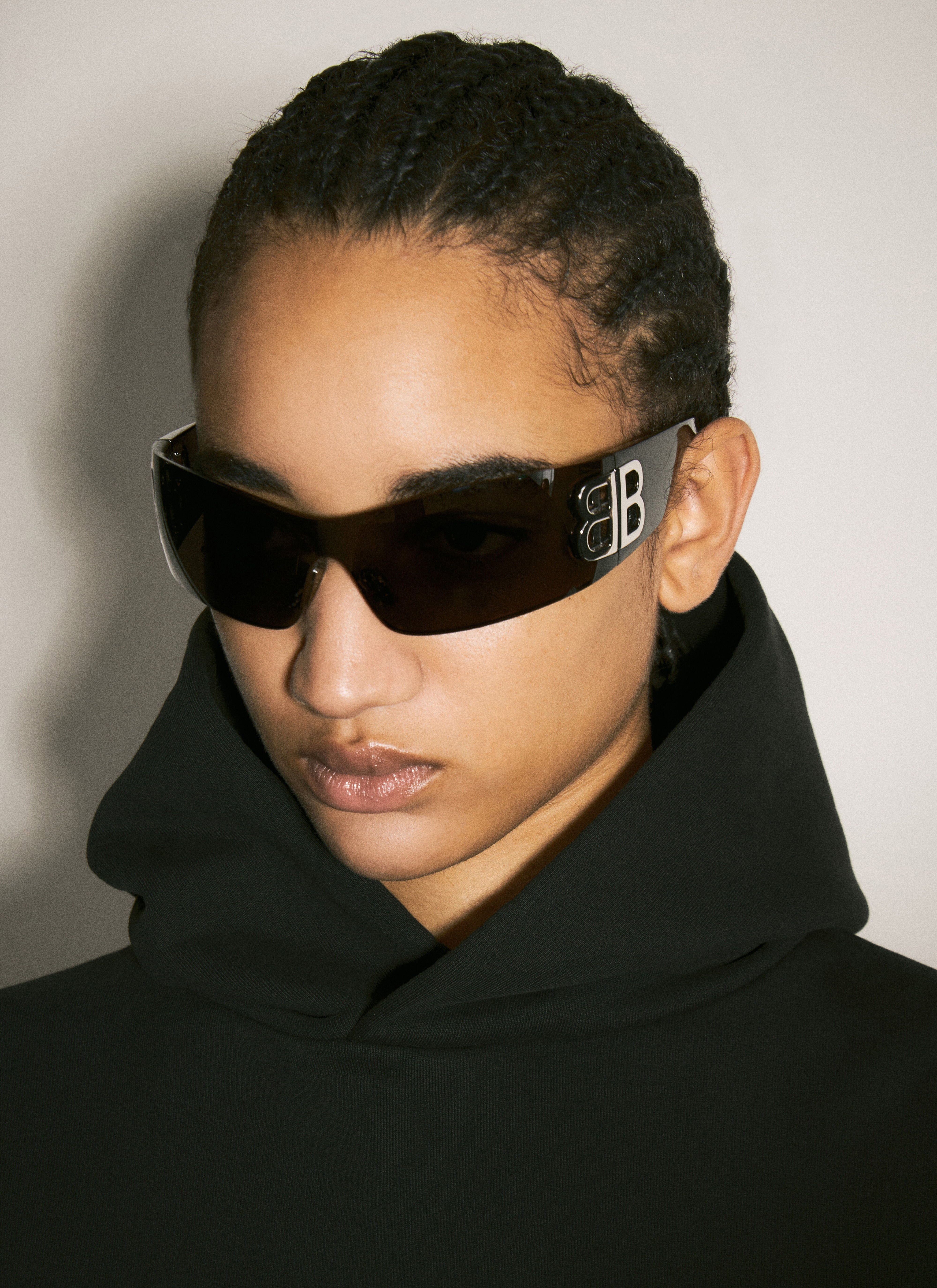 バレンシアガ Balenciaga Bossy Mask Sunglasses Women's Bossy Mask Sunglasses in Black | Balenciaga US