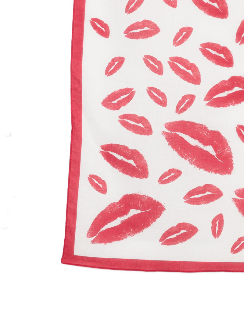 lip-print auwena scarf 3
