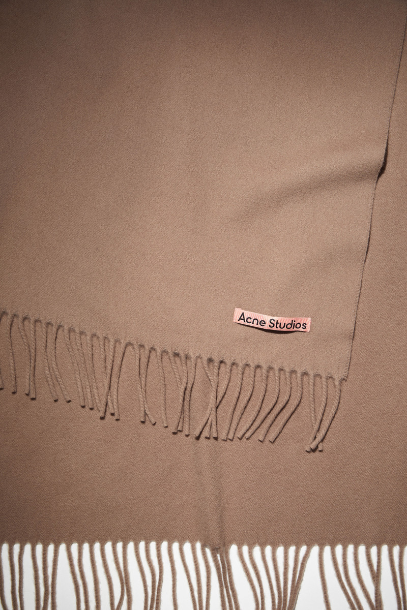 Fringe wool scarf - oversized - Caramel brown 4