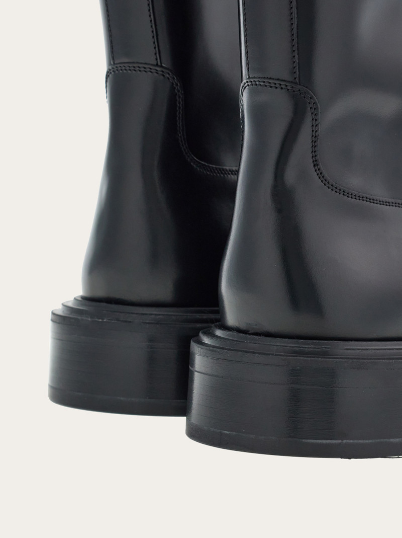 Ankle boot with rounded toe 7