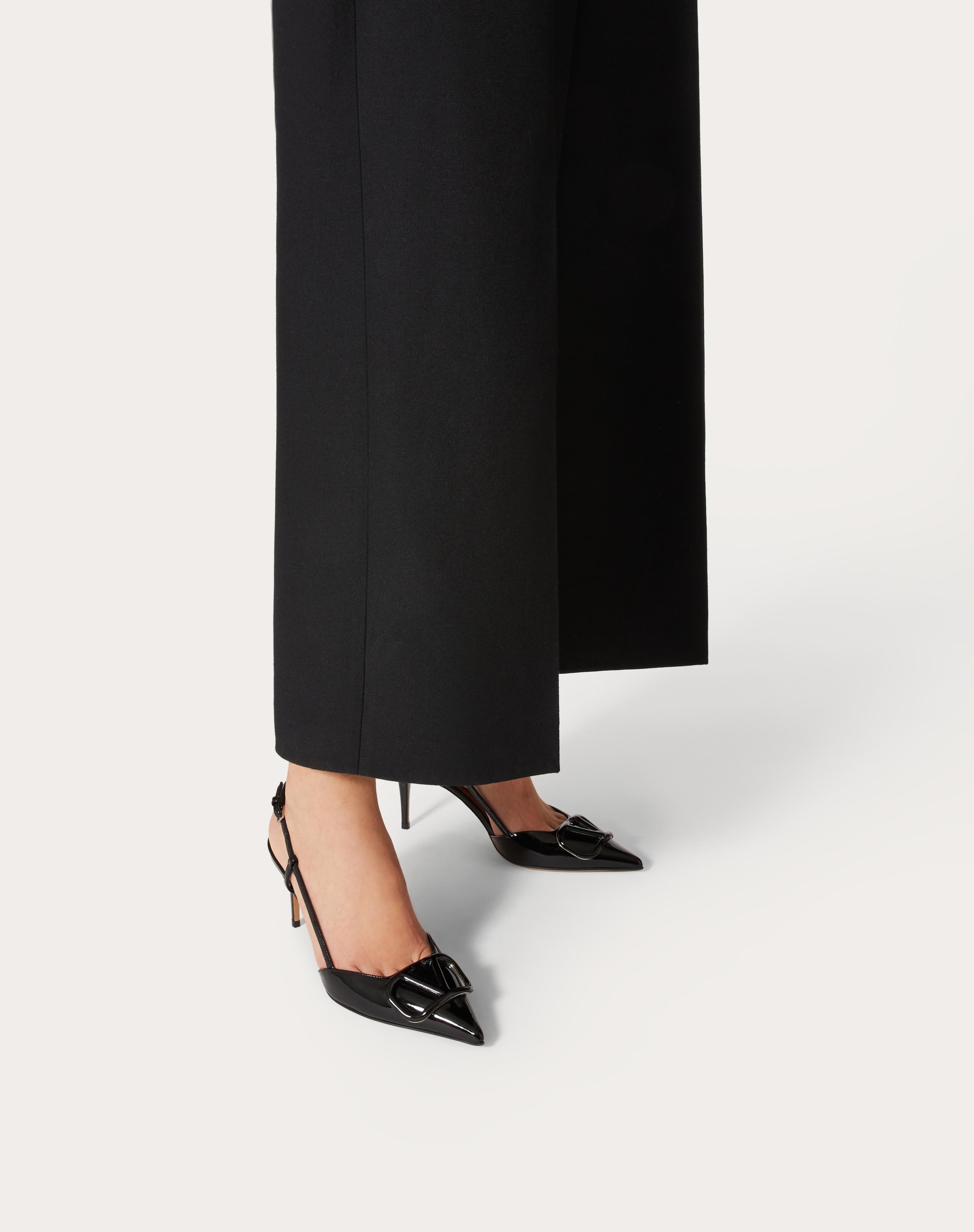 VLOGO SIGNATURE PATENT LEATHER SLINGBACK PUMP 80MM / 3.15 IN. - 6