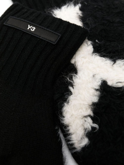 Y-3 logo-patch faux-shearling-trim gloves outlook