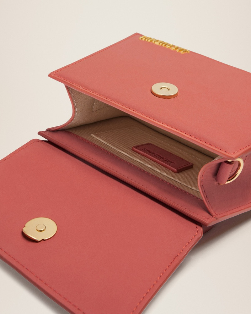 JACQUEMUS Le Chiquito moyen outlook