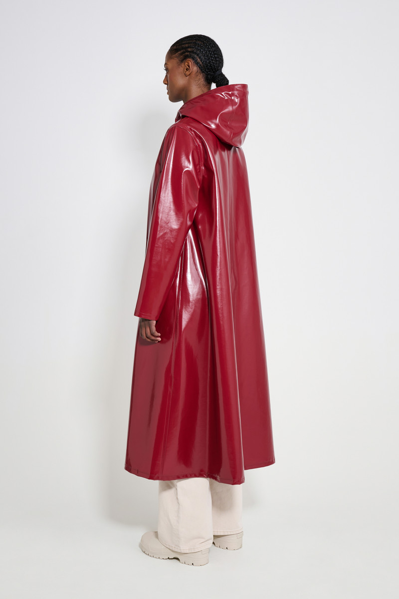 Stutterheim Mosebacke Long Opal Raincoat Burgundy outlook