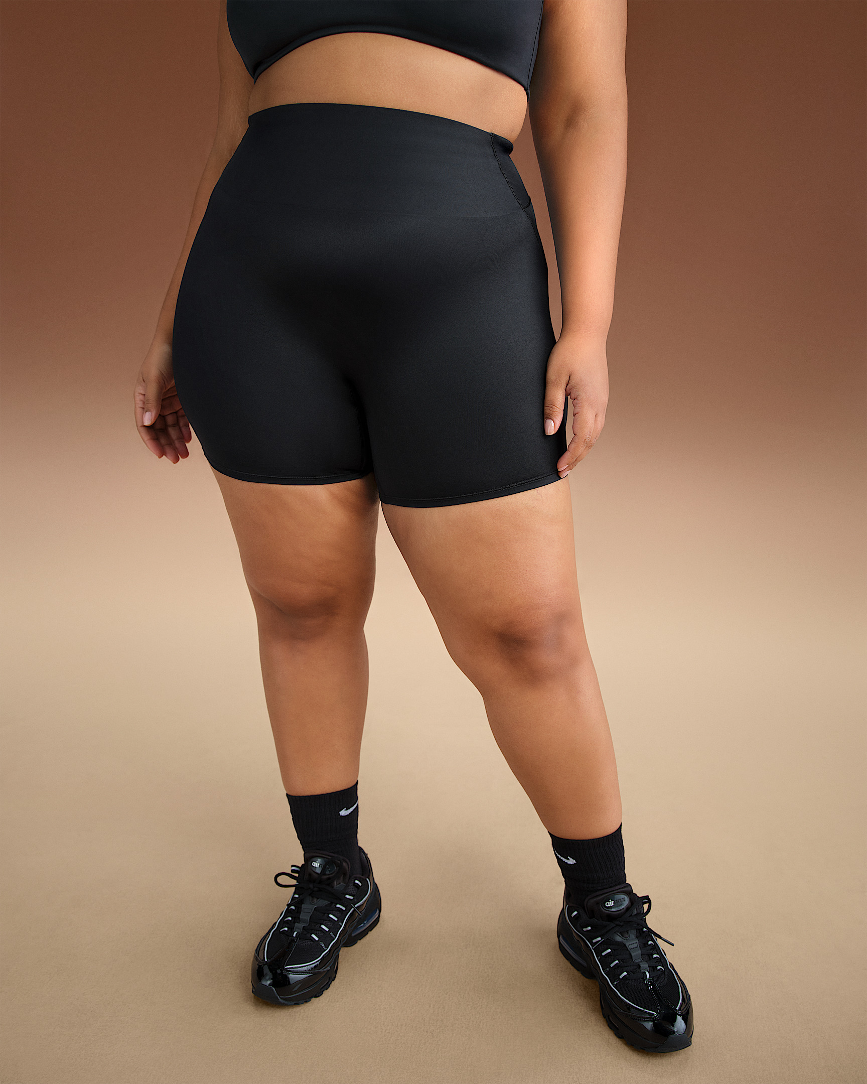 NikeSKIMS Shine Women's High-Waisted 5" Biker Shorts - 7