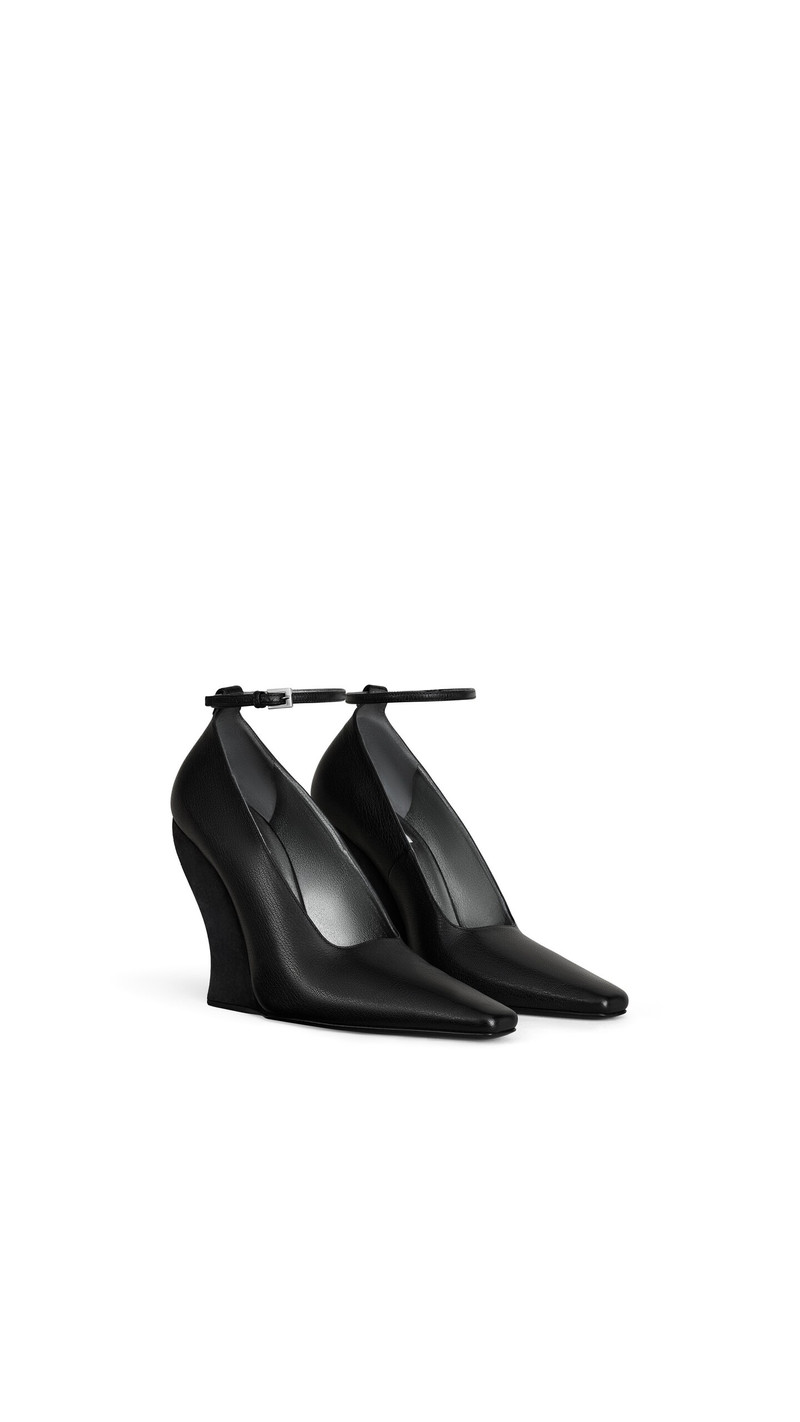 Alaïa WAVE PUMPS IN LEATHER outlook