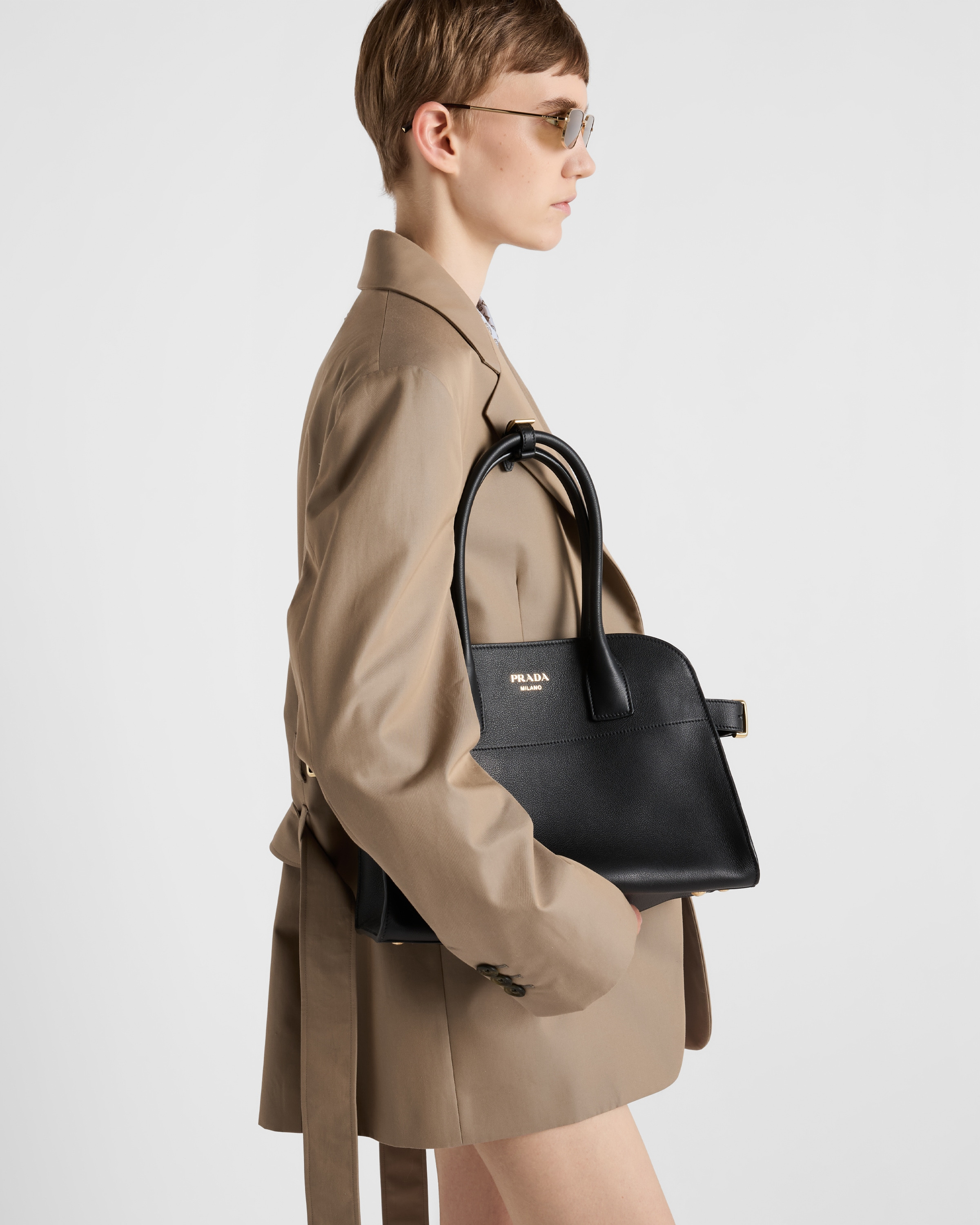 Medium leather tote bag - 8