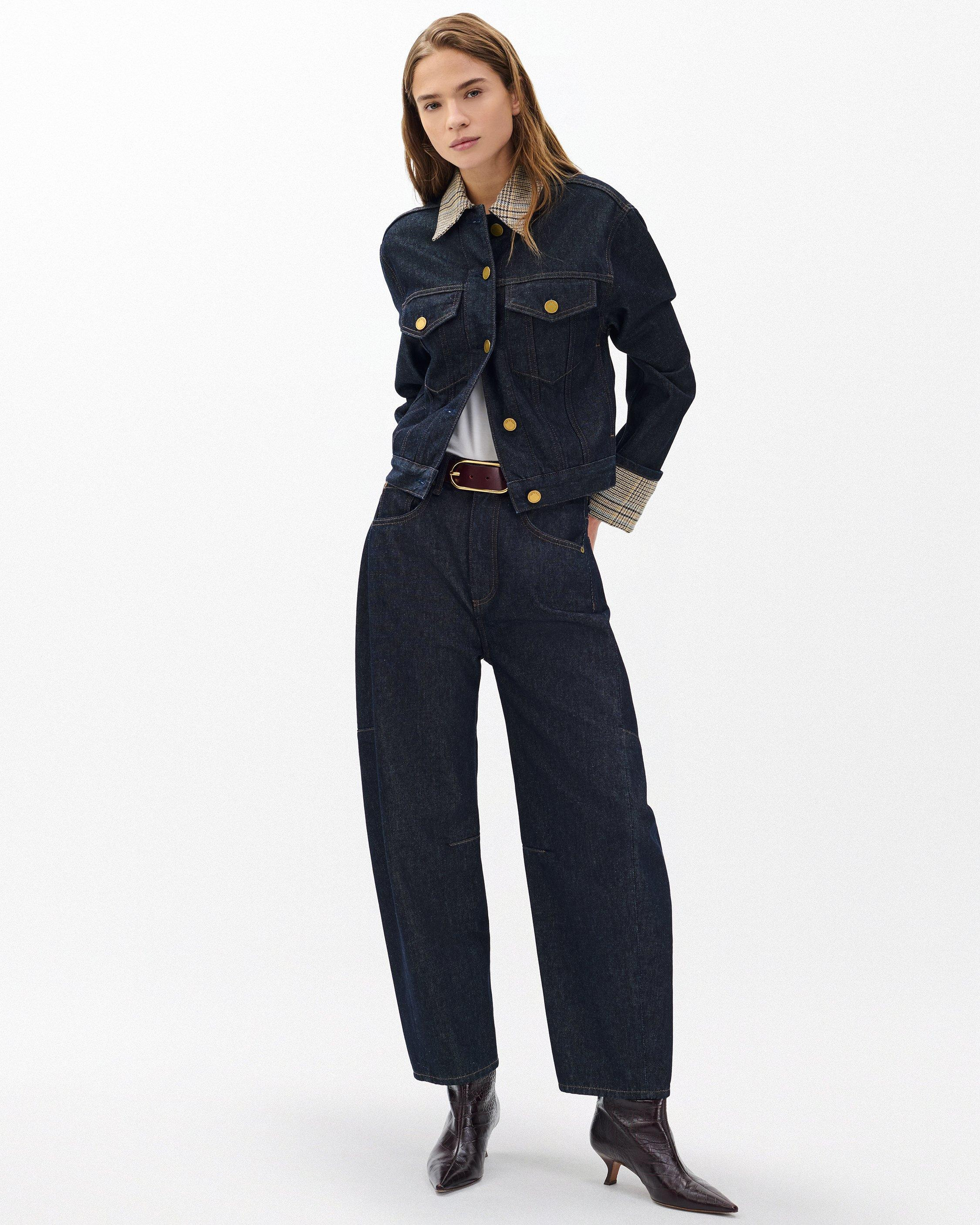 Charlie Ankle Barrel Jeans
Lightweight Rigid in Twilight Rinse - 2