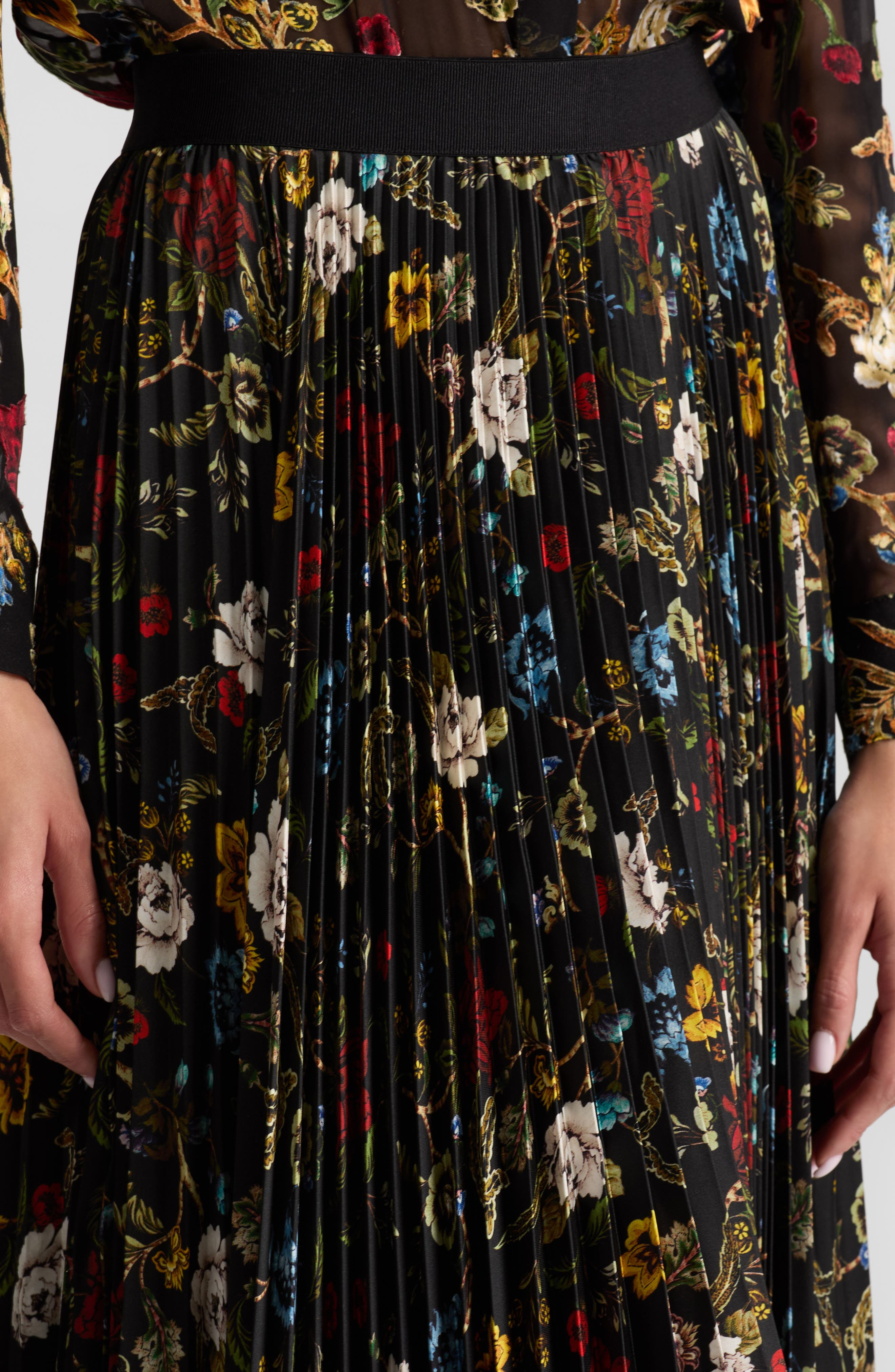Alice + Olivia Katz Pleated Maxi Skirt in Tapestry Trails/Black at Nordstrom - 4