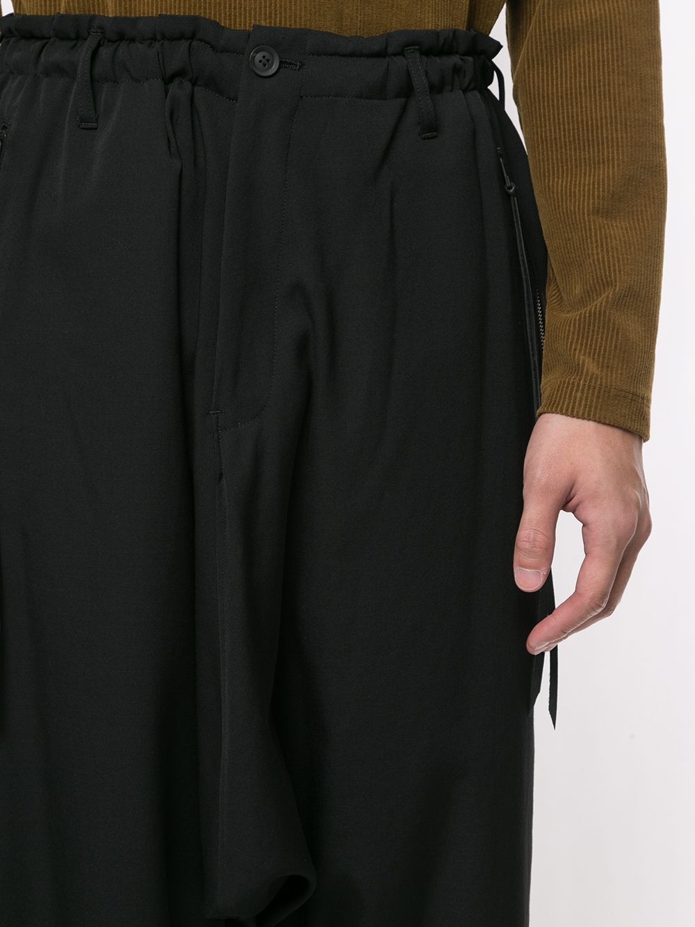 cropped drop-crotch trousers - 6