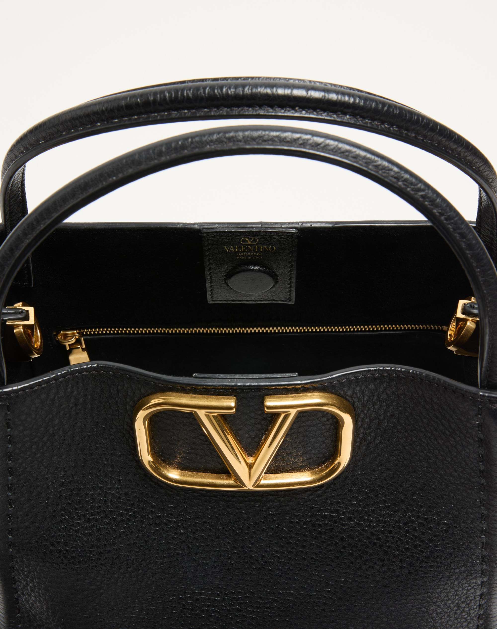 VALENTINO GARAVANI ALLTIME MEDIUM HANDBAG IN GRAINY CALFSKIN - 5