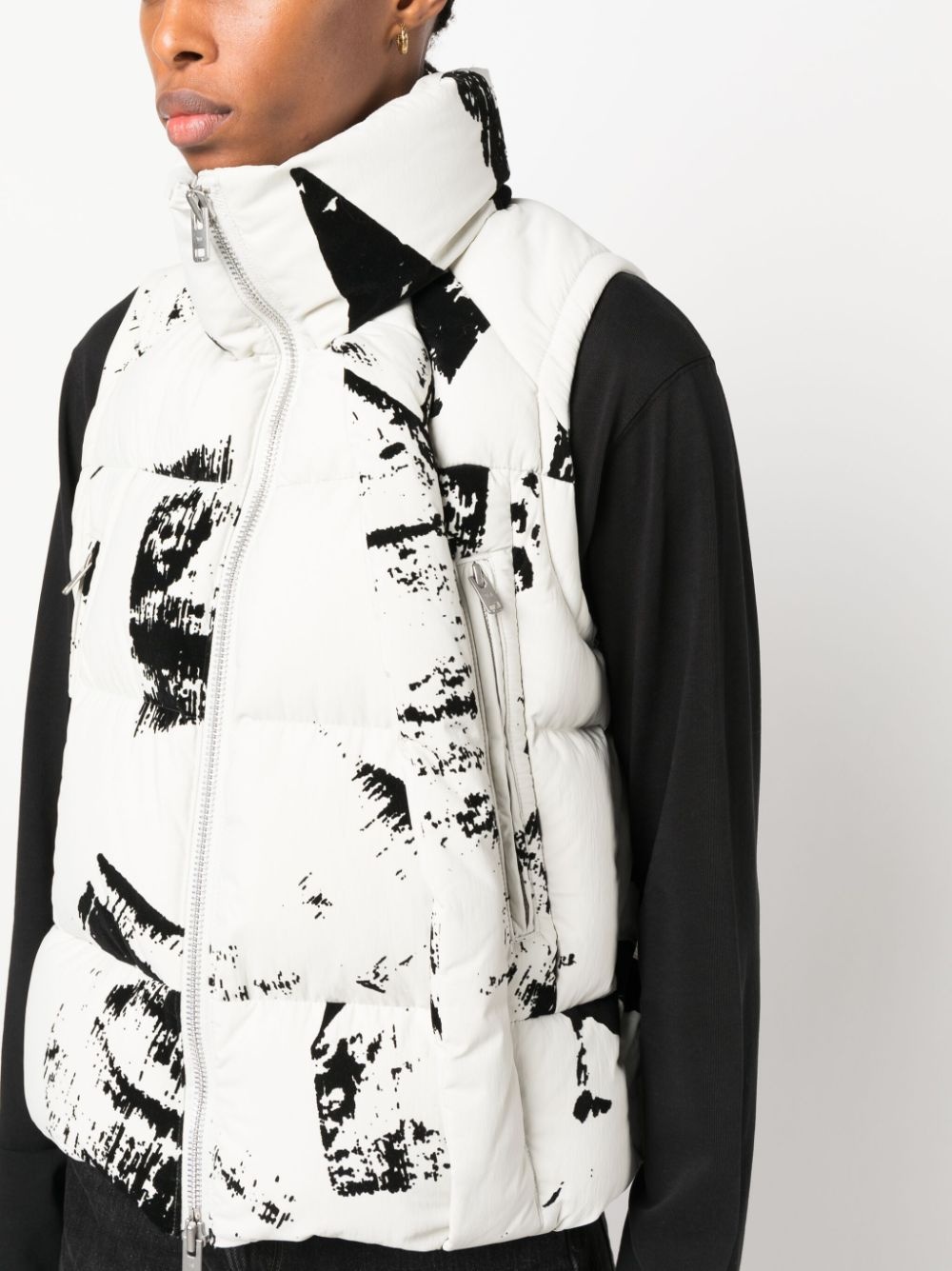 graphic-print padded gilet - 5